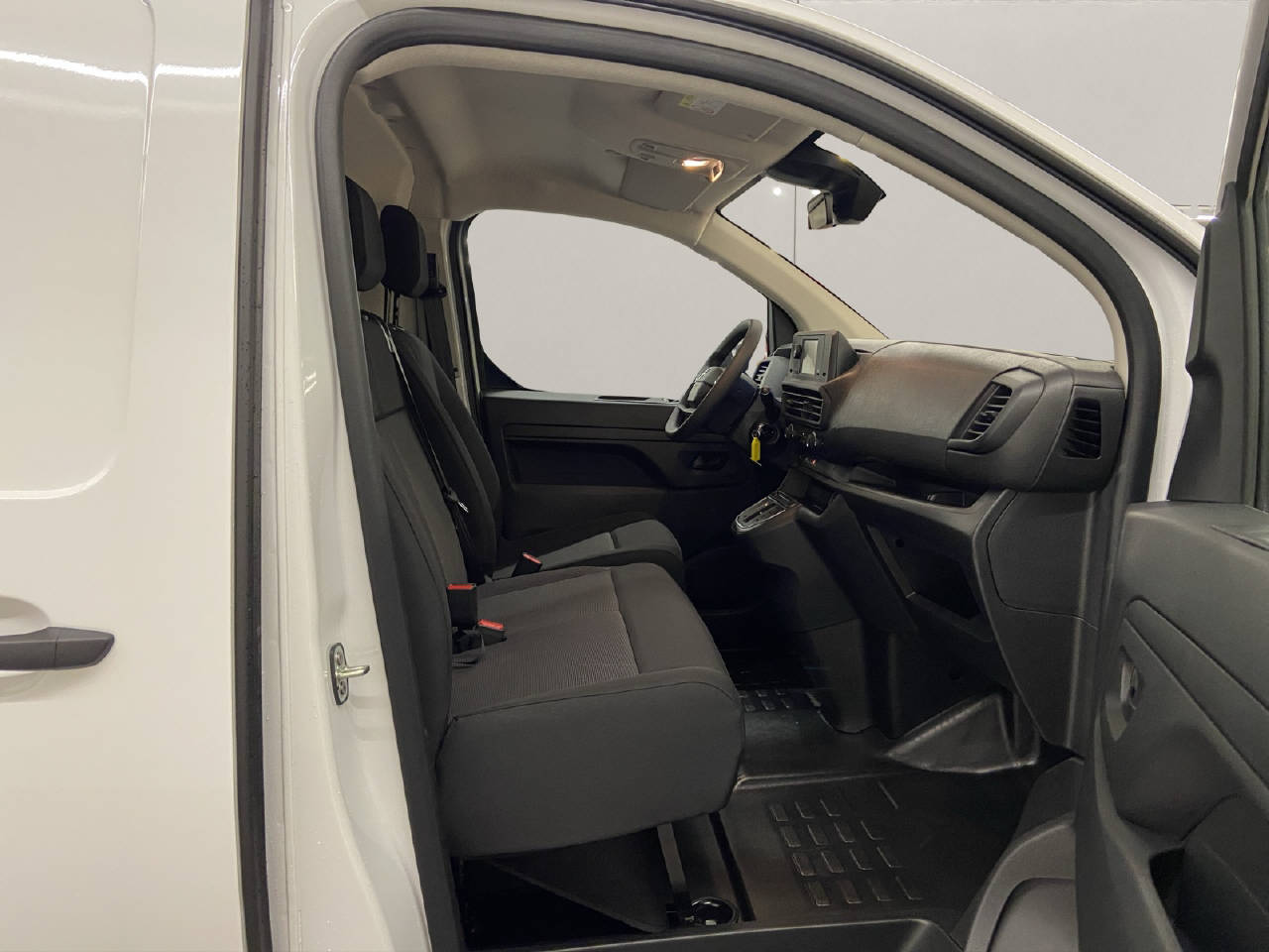OPEL Vivaro Cargo 2.0 D 144 S/S-image-11