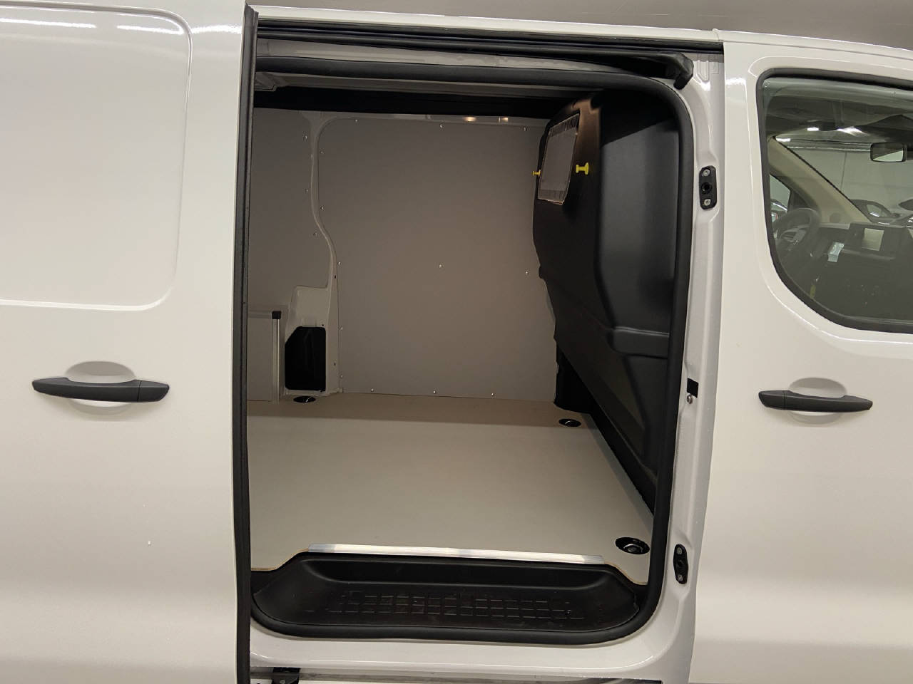 OPEL Vivaro Cargo 2.0 D 144 S/S-image-10