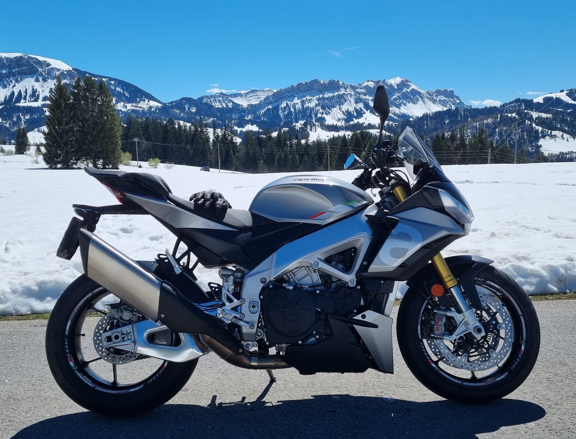 APRILIA Tuono V4 1100-image-2