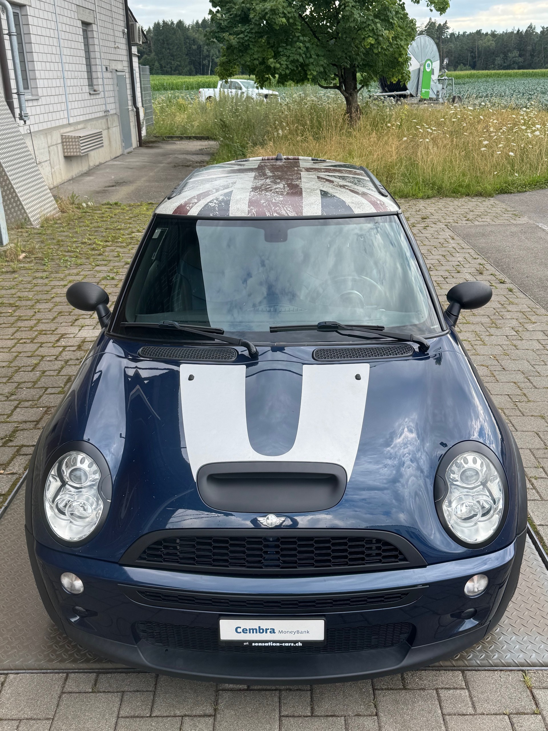 MINI Cooper S-showroom-element-2