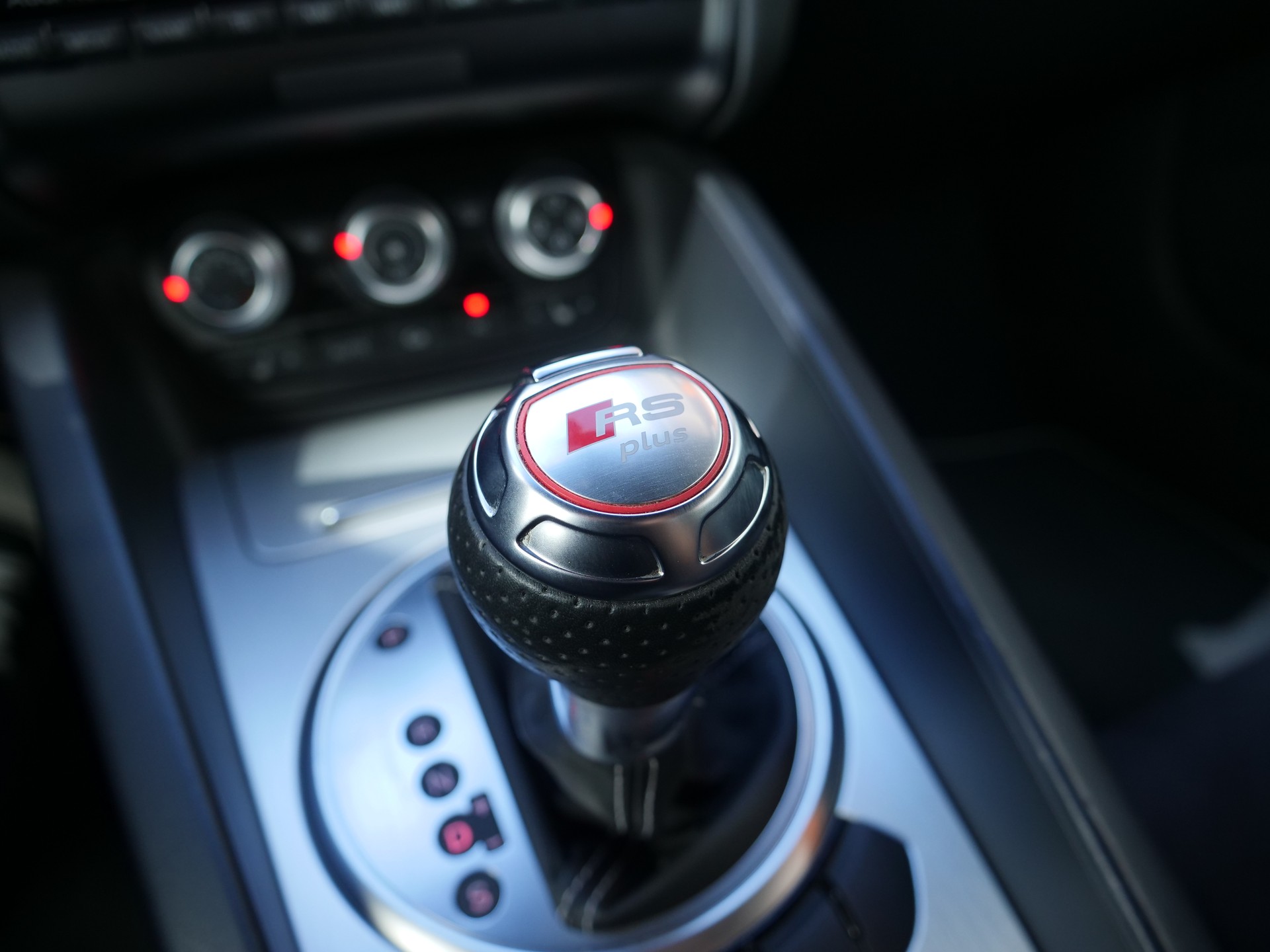 AUDI TT RS PLUS Coupé 2.5 TFSI Quattro S-tronic-image-15