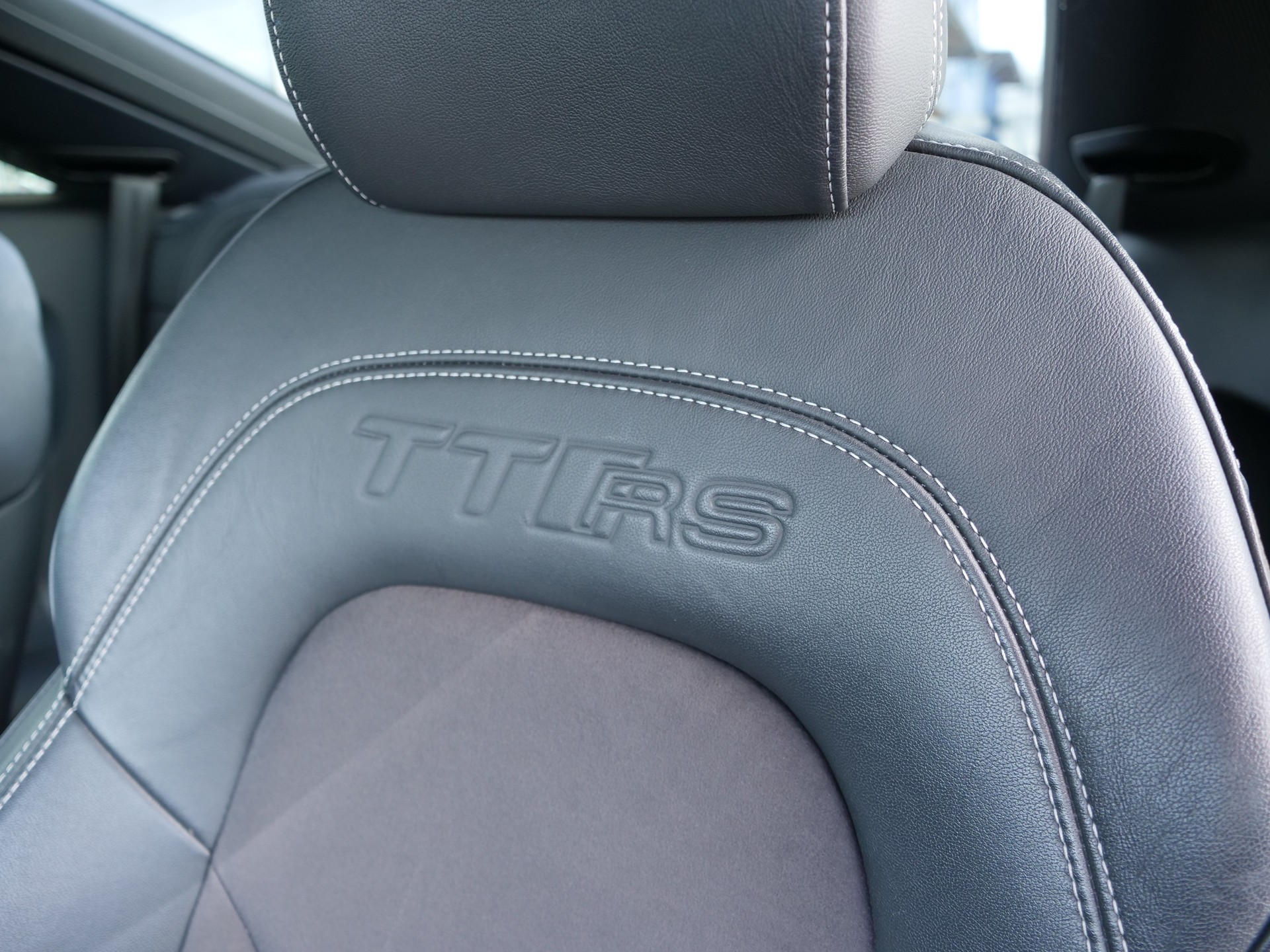 AUDI TT RS PLUS Coupé 2.5 TFSI Quattro S-tronic-image-9