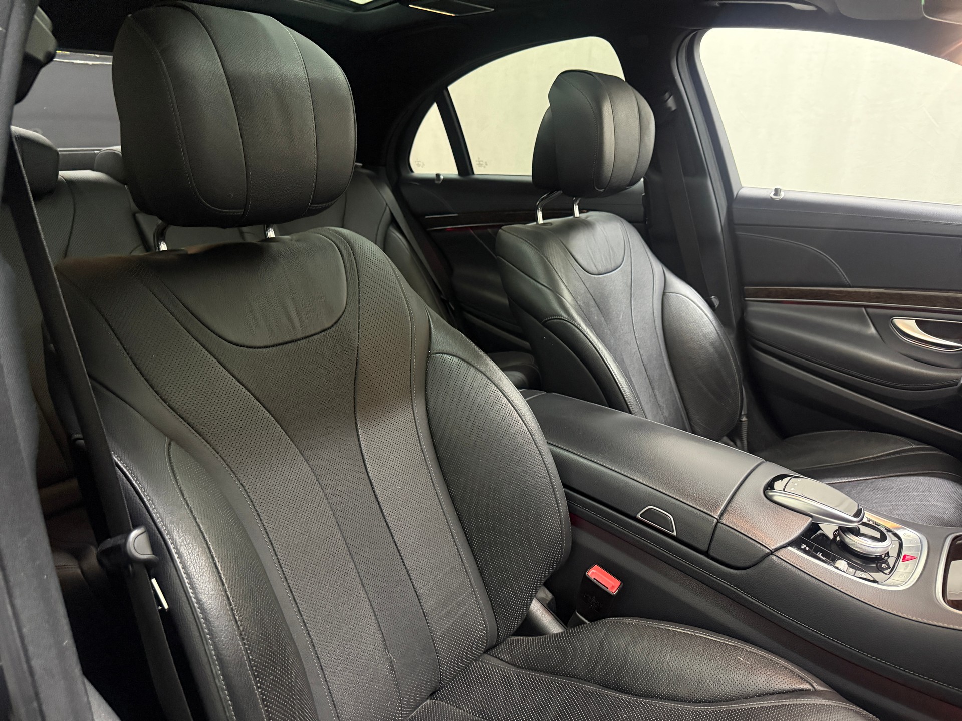MERCEDES-BENZ S 560 4Matic AMG-Line 9G-Tronic-image-12