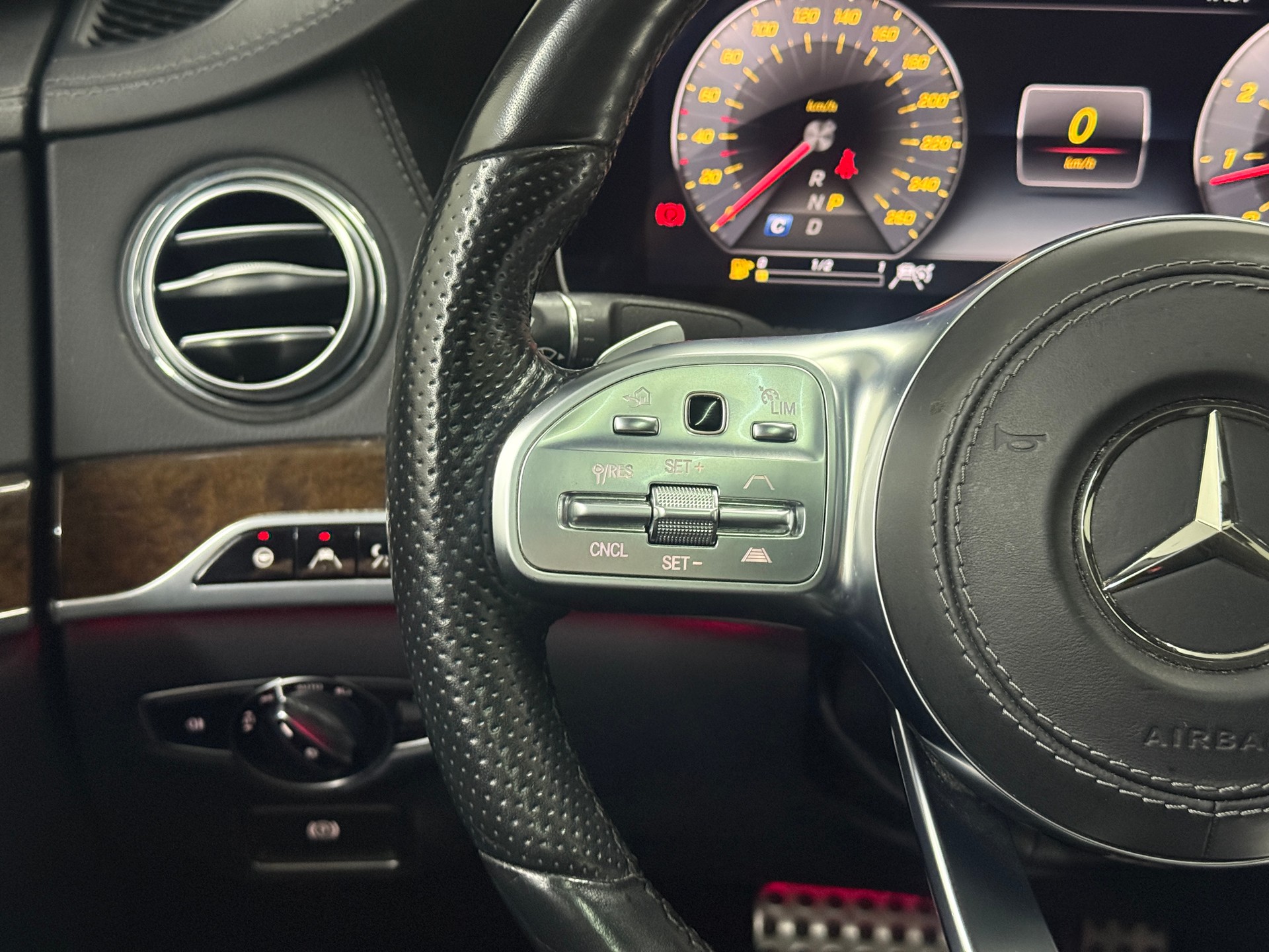 MERCEDES-BENZ S 560 4Matic AMG-Line 9G-Tronic-image-16