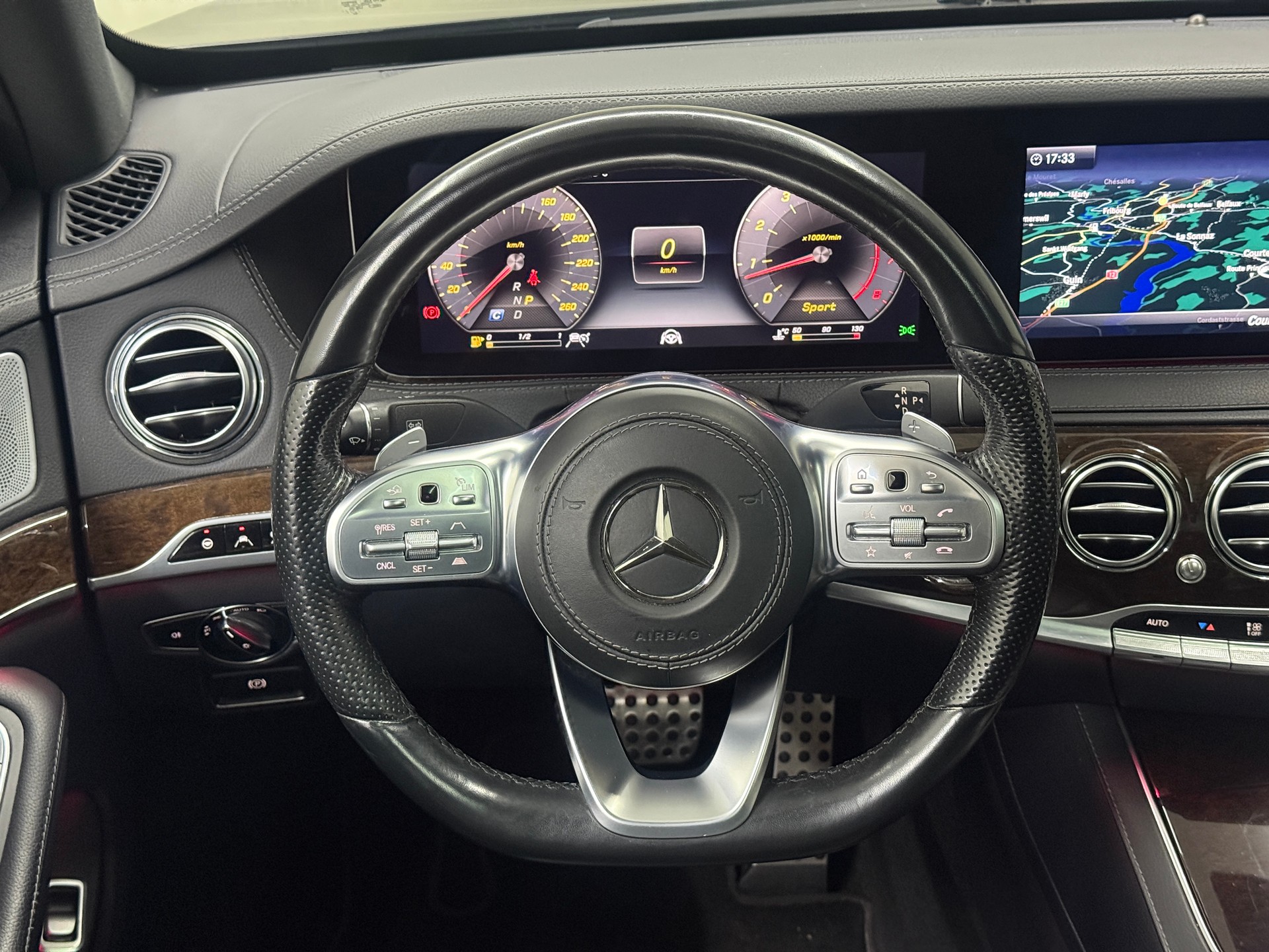 MERCEDES-BENZ S 560 4Matic AMG-Line 9G-Tronic-image-9