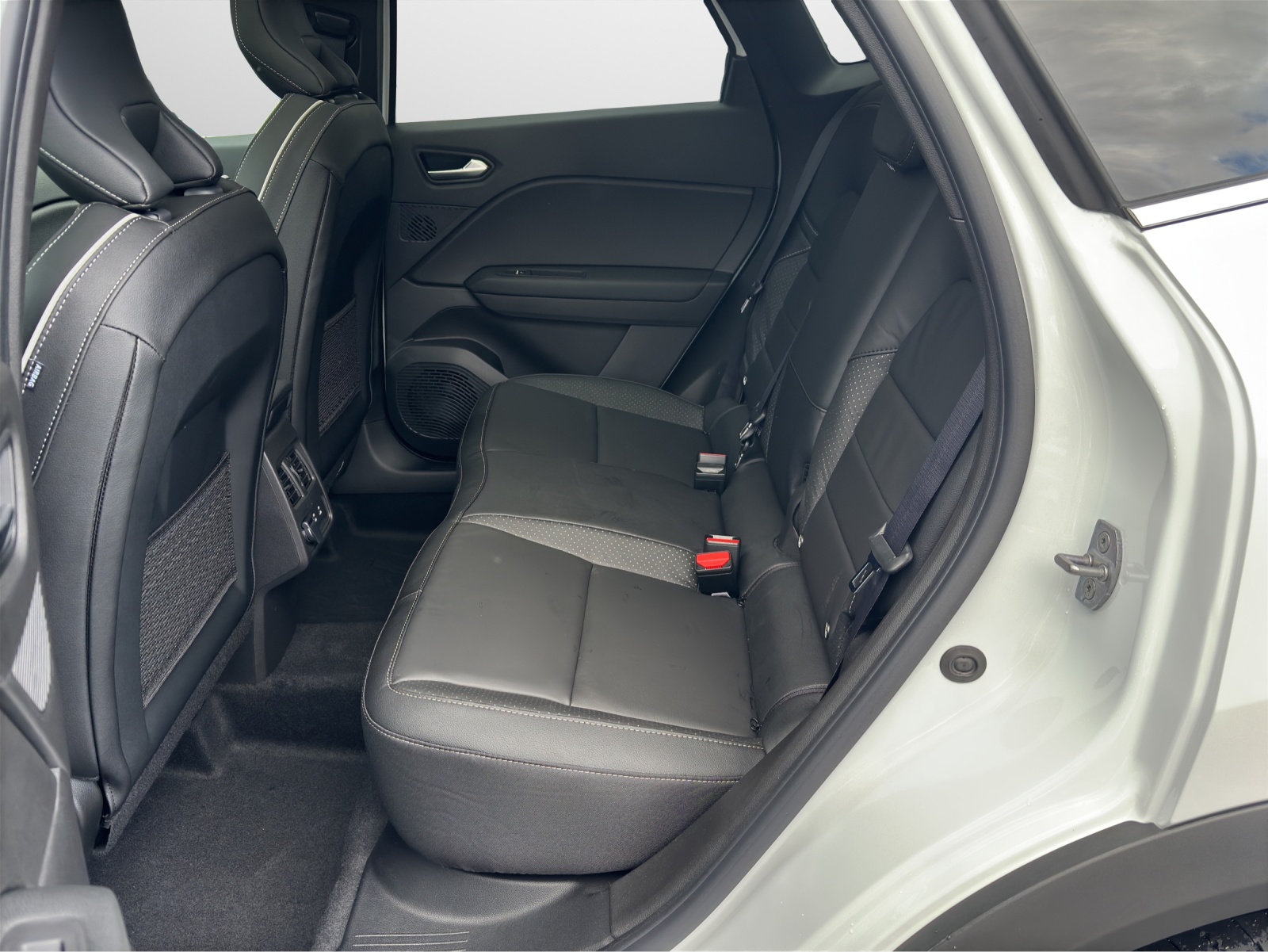 MITSUBISHI Grandis 1.8 HEV Instyle-image-9