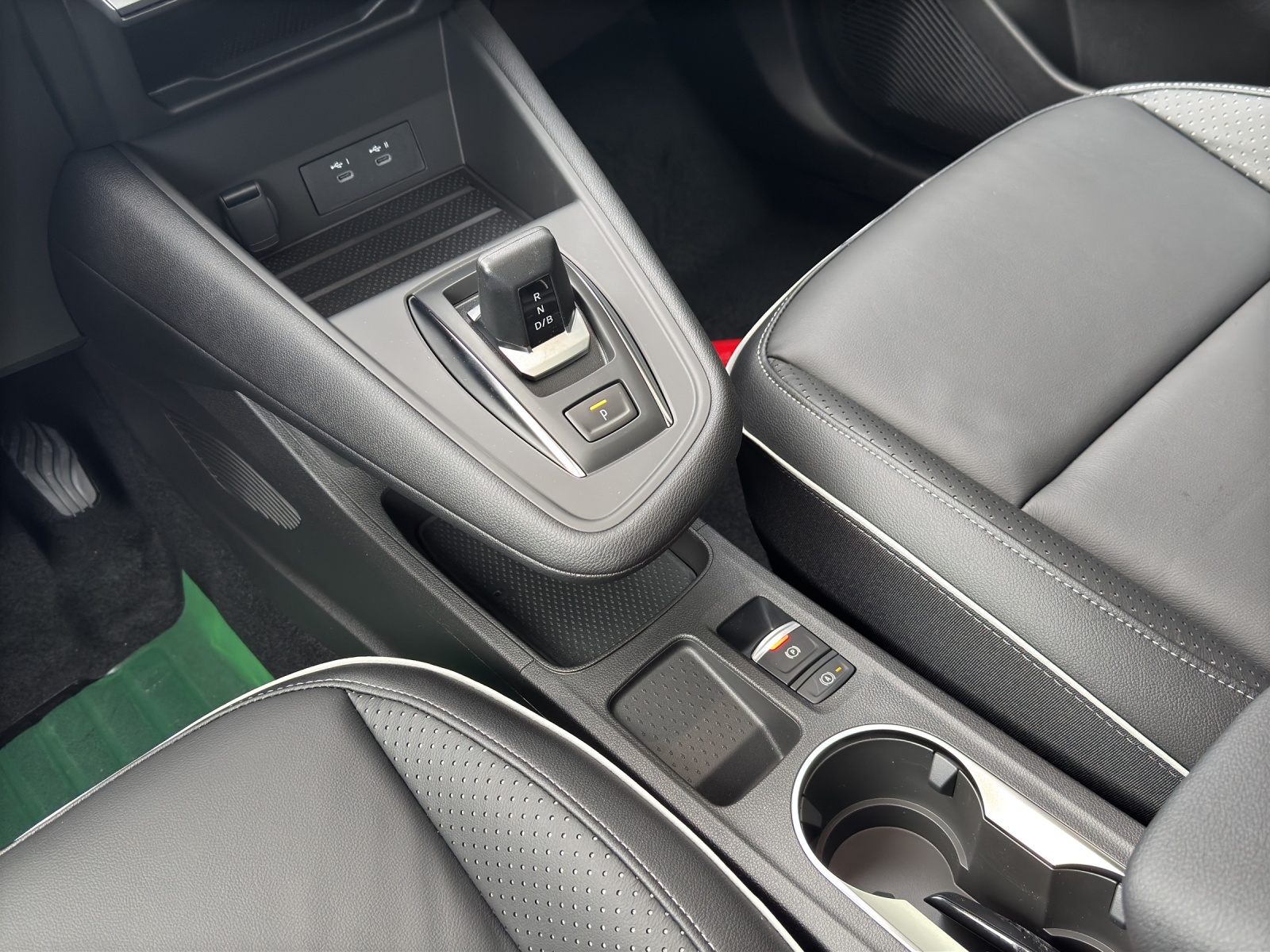 MITSUBISHI Grandis 1.8 HEV Instyle-image-13