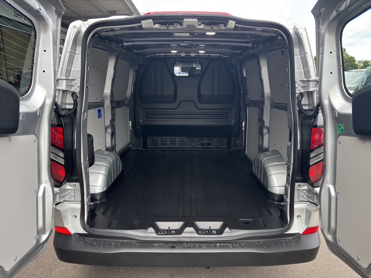FORD Transit C Van 320 L1 2.0 EcoBlue 136 Trend-image-9