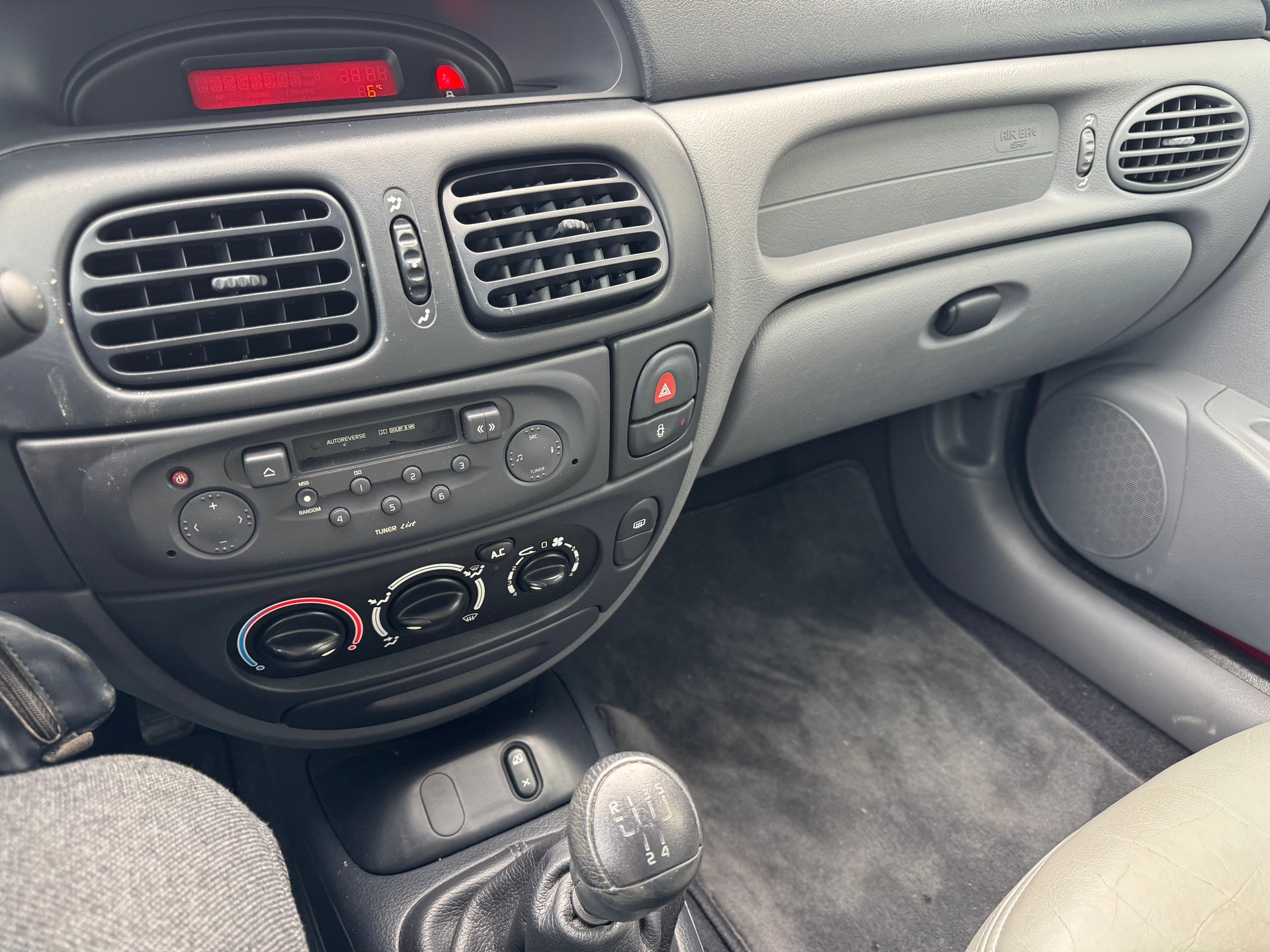 RENAULT Mégane 1.6 16V RT-image-10