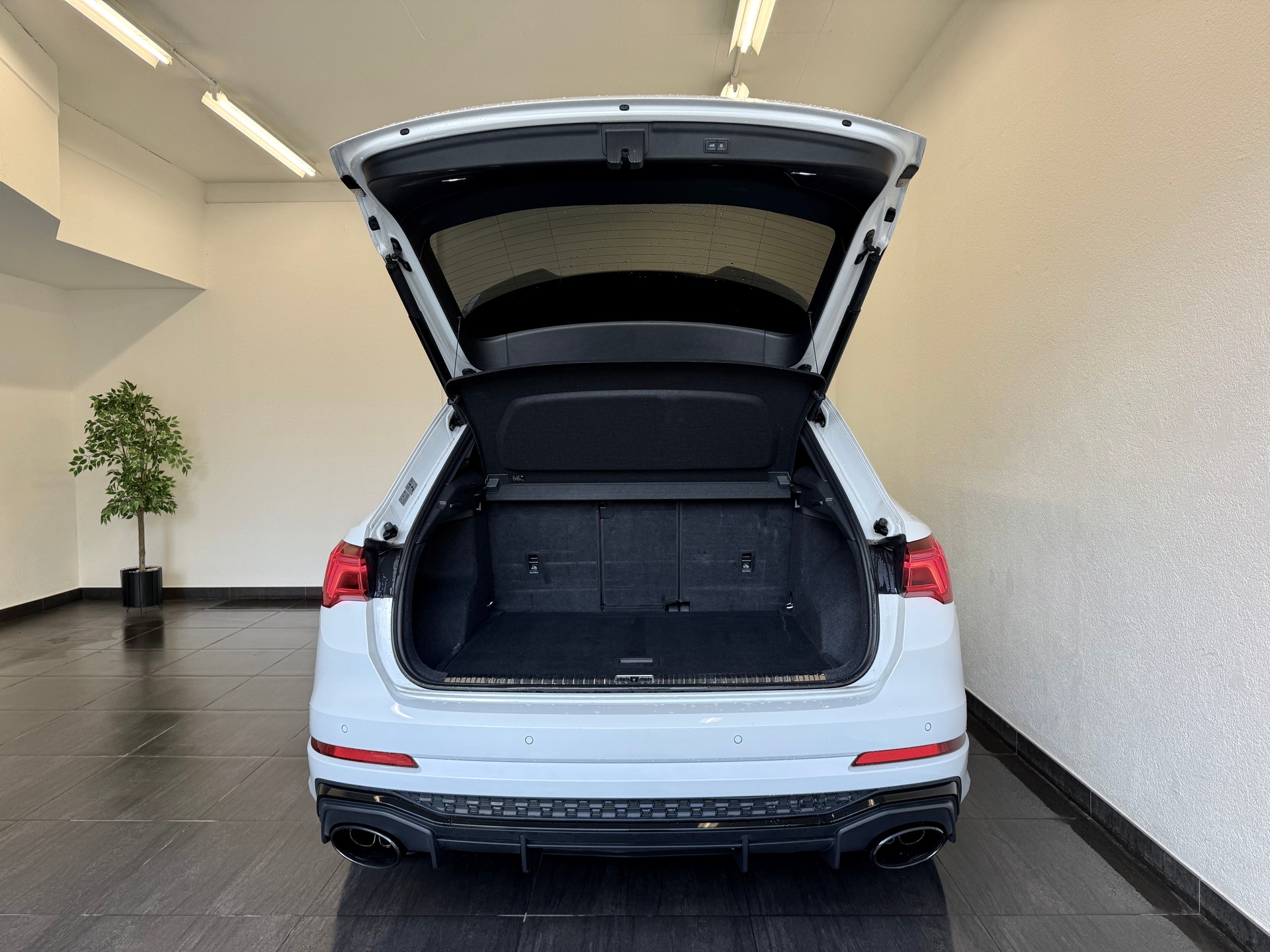 AUDI RS Q3 2.5 TFSI quattro S tronic-image-10