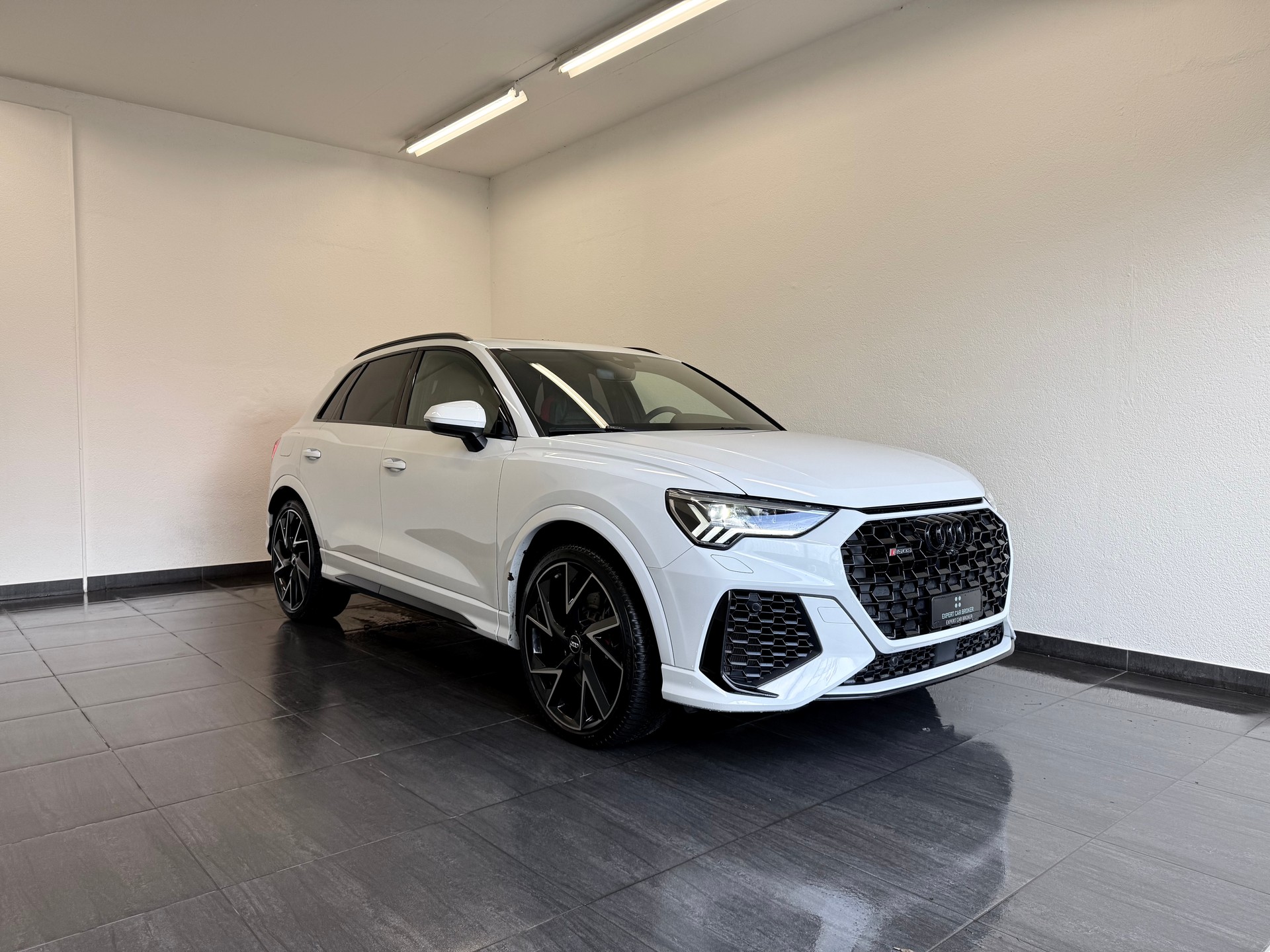 AUDI RS Q3 2.5 TFSI quattro S tronic-showroom-element-1