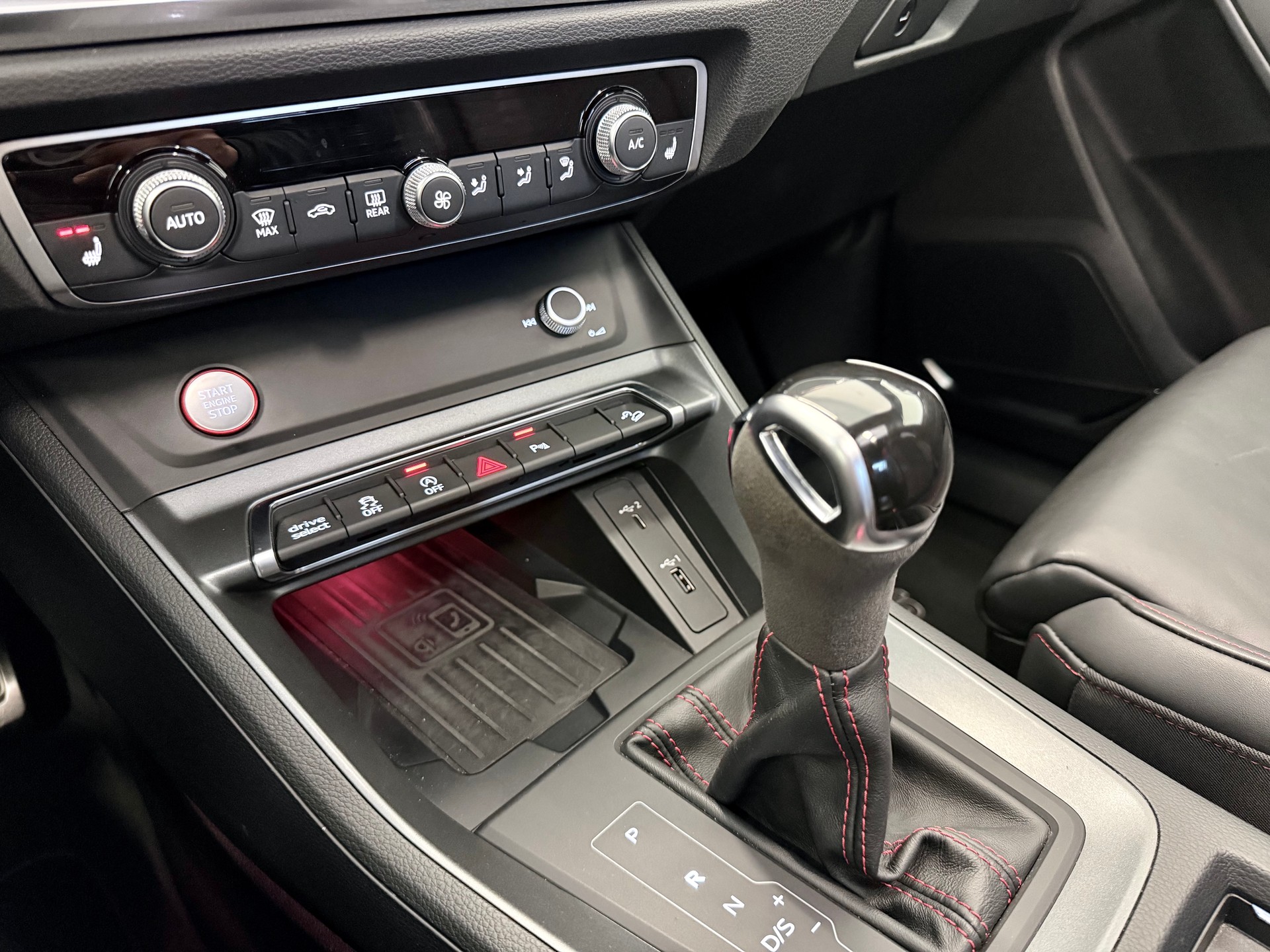 AUDI RS Q3 2.5 TFSI quattro S tronic-image-23