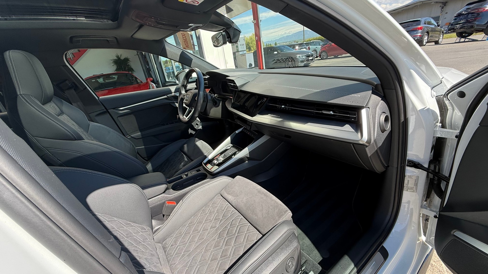 AUDI A3 Sportback 40 TFSI S line quattro S-tronic-image-6