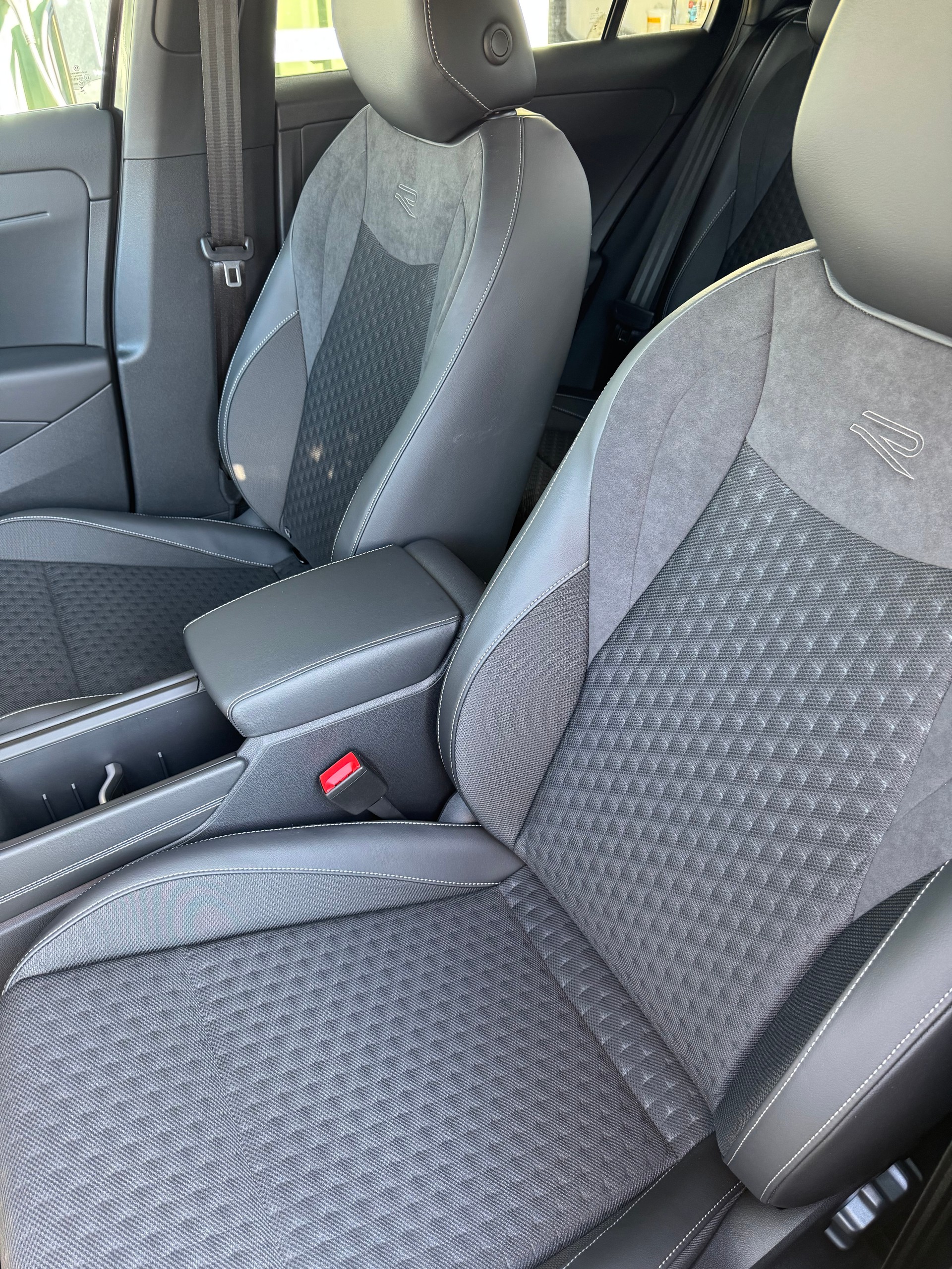 VW NEW T-Roc 1.5 eTSI mHEV R-Line Aussen und Innen DSG 150 PS mit 21 % Rabatt !-image-10