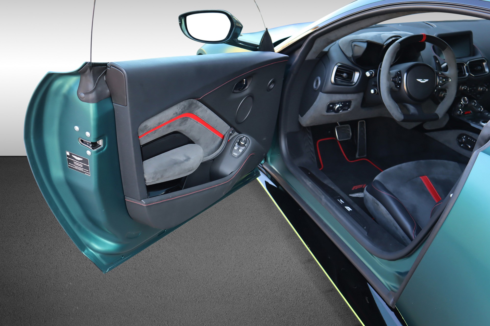 ASTON MARTIN V8 Vantage F1 Edition-image-8