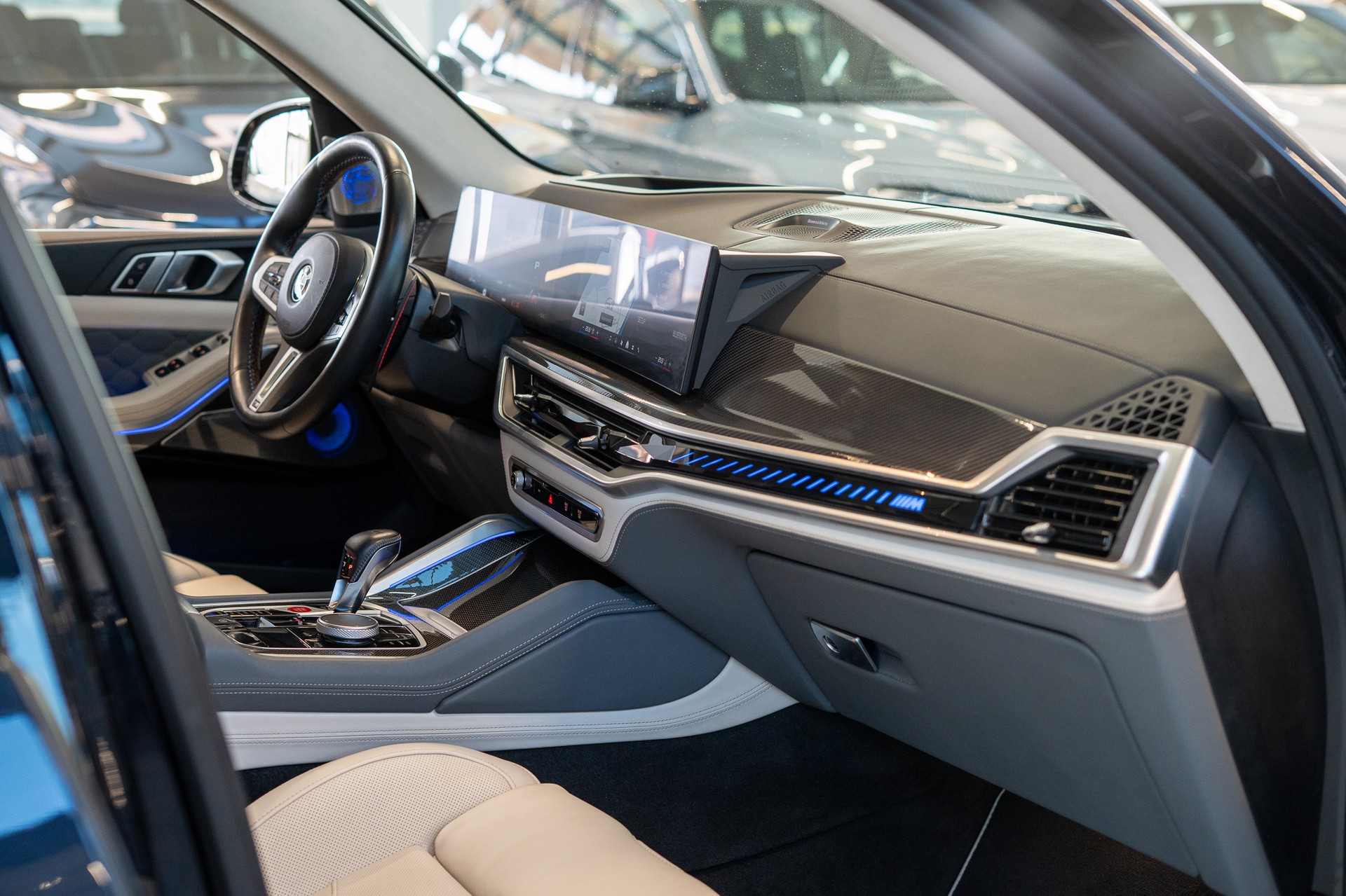 BMW X5 M Competition / Pano Sky Lounge / Bowers&Wilkins / Massage-Sitz / 360°Kamera-image-21