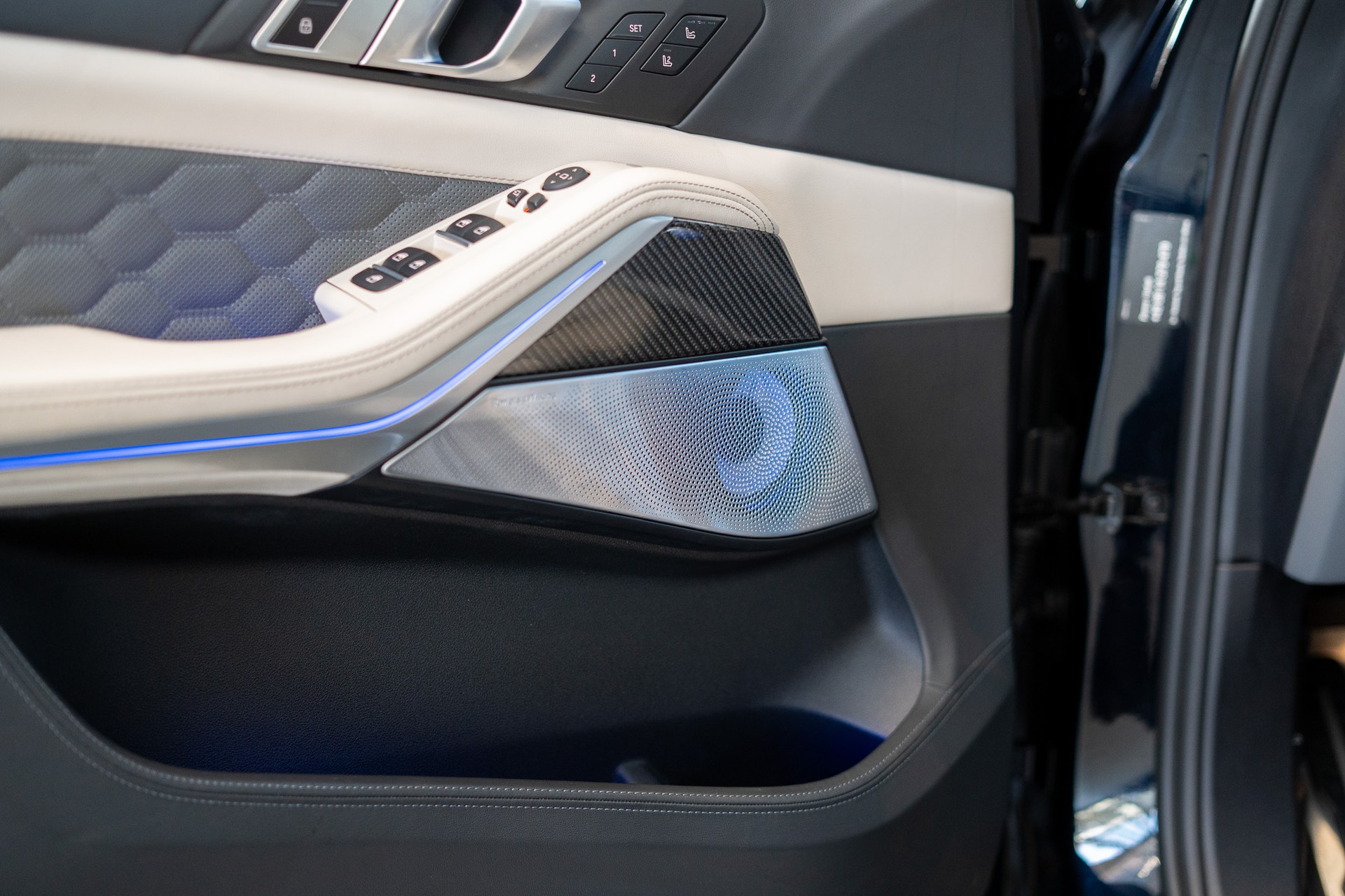 BMW X5 M Competition / Pano Sky Lounge / Bowers&Wilkins / Massage-Sitz / 360°Kamera-image-18
