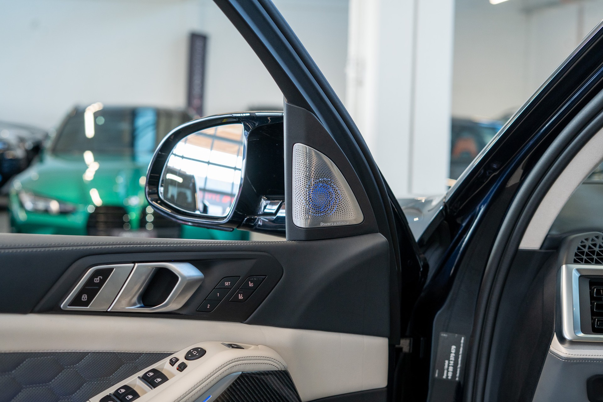 BMW X5 M Competition / Pano Sky Lounge / Bowers&Wilkins / Massage-Sitz / 360°Kamera-image-14