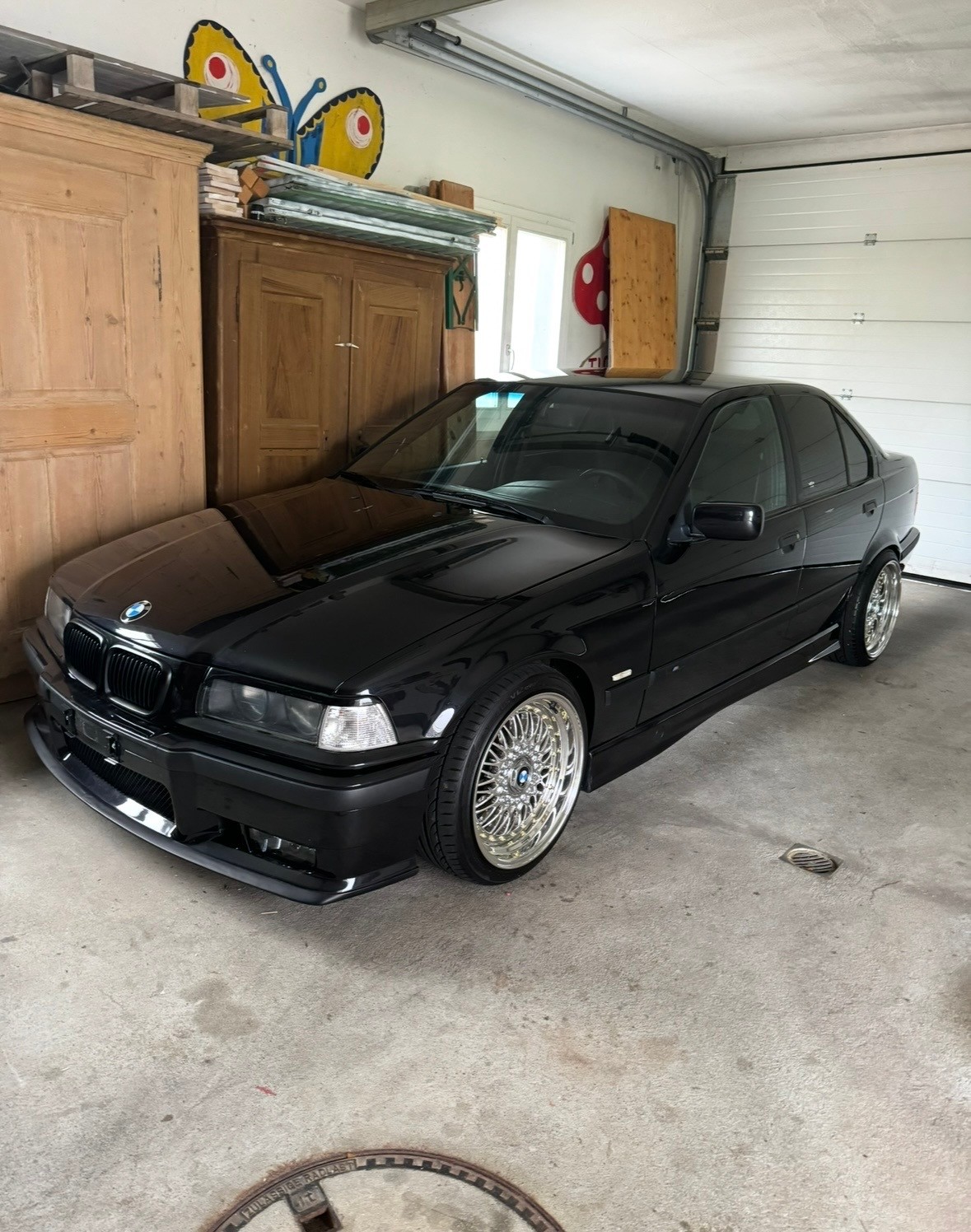 BMW 320i-image-7