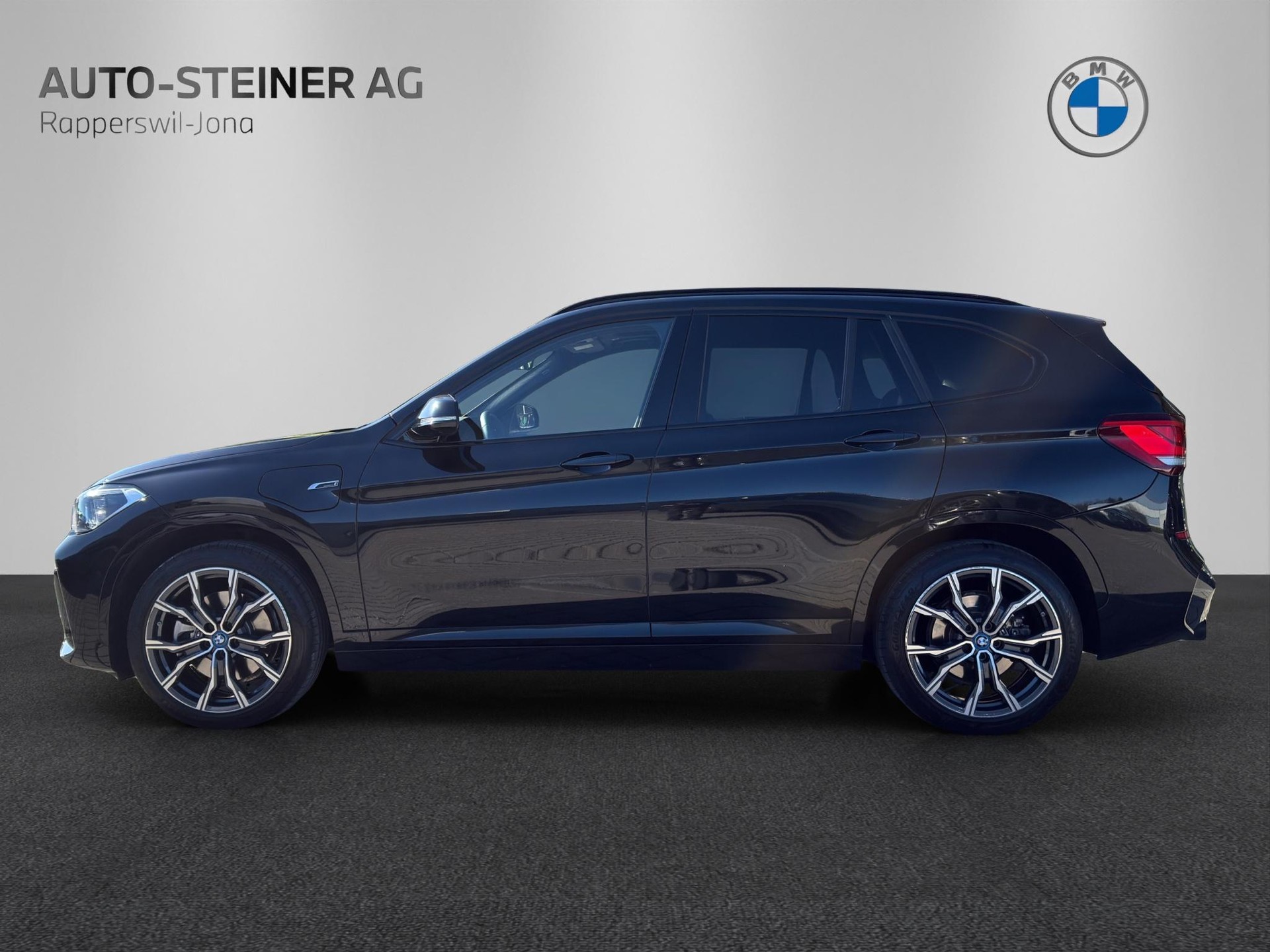 BMW X1 xDrive25e MSport-showroom-element-1