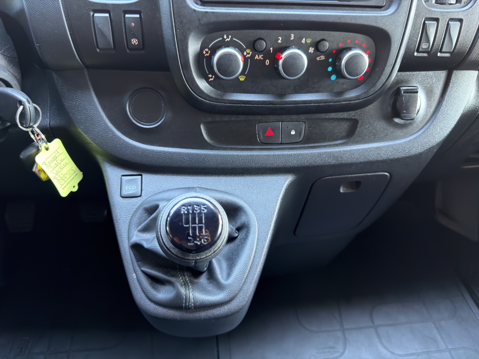 RENAULT Trafic 2.0 Energy dCi 120 3.0t Access L1H1-image-12