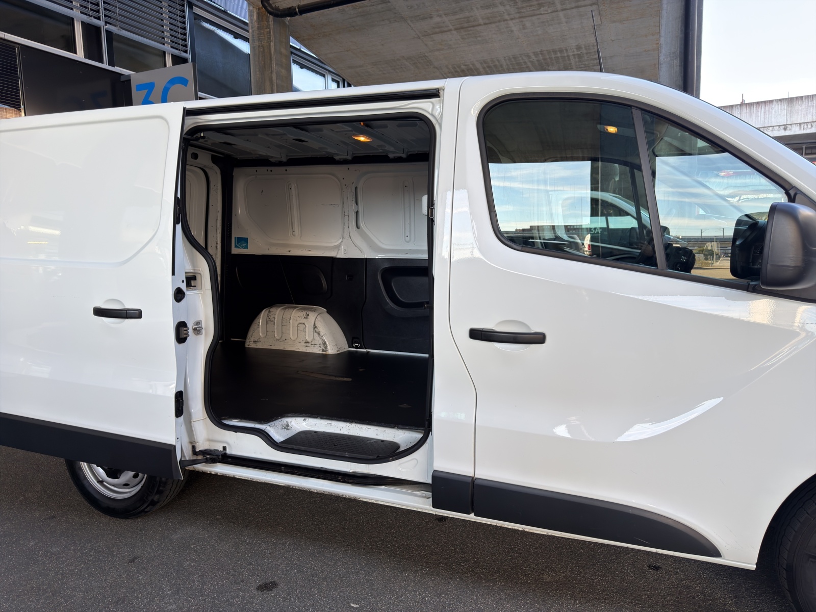 RENAULT Trafic 2.0 Energy dCi 120 3.0t Access L1H1-image-16