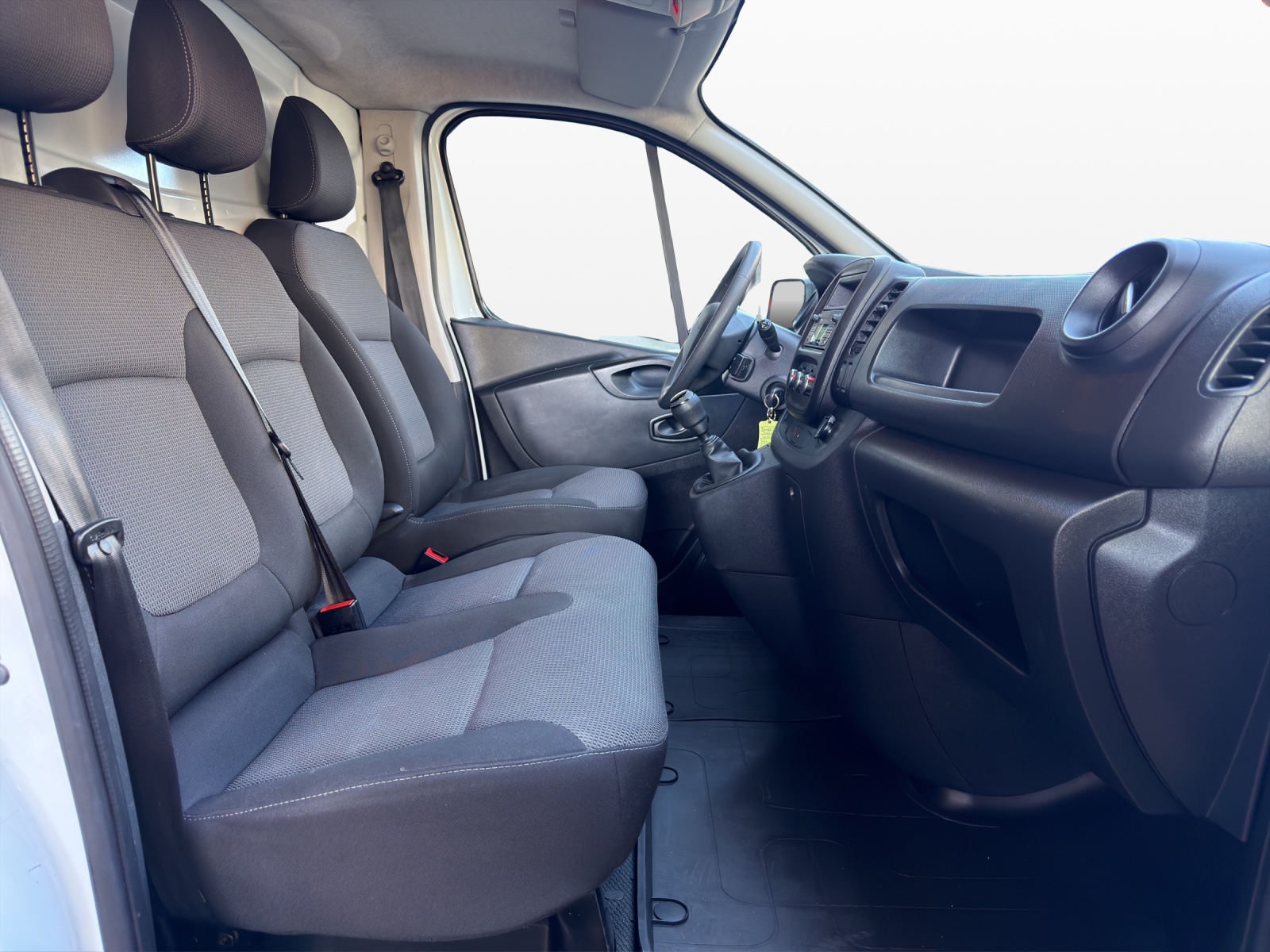 RENAULT Trafic 2.0 Energy dCi 120 3.0t Access L1H1-image-13