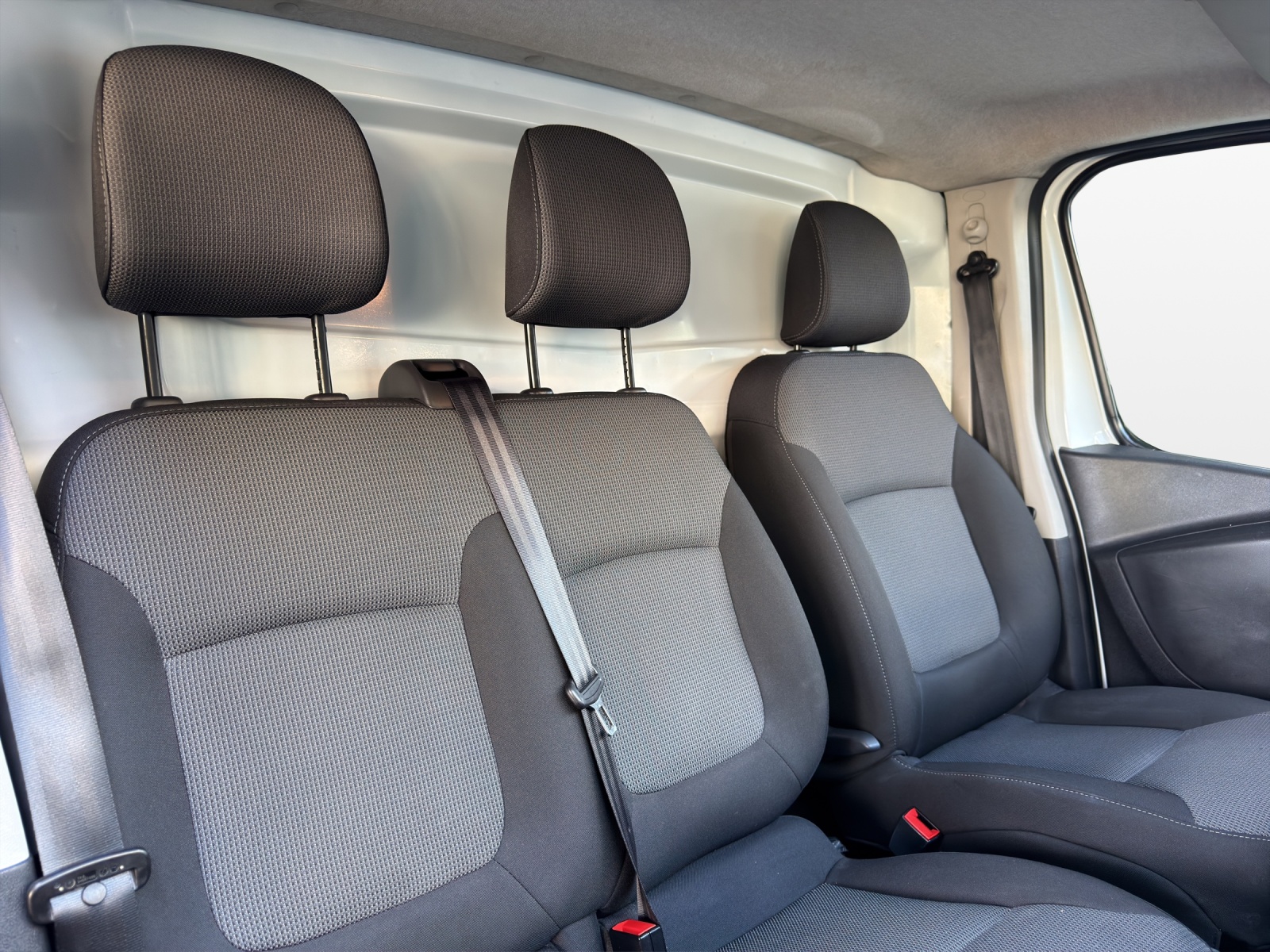 RENAULT Trafic 2.0 Energy dCi 120 3.0t Access L1H1-image-14