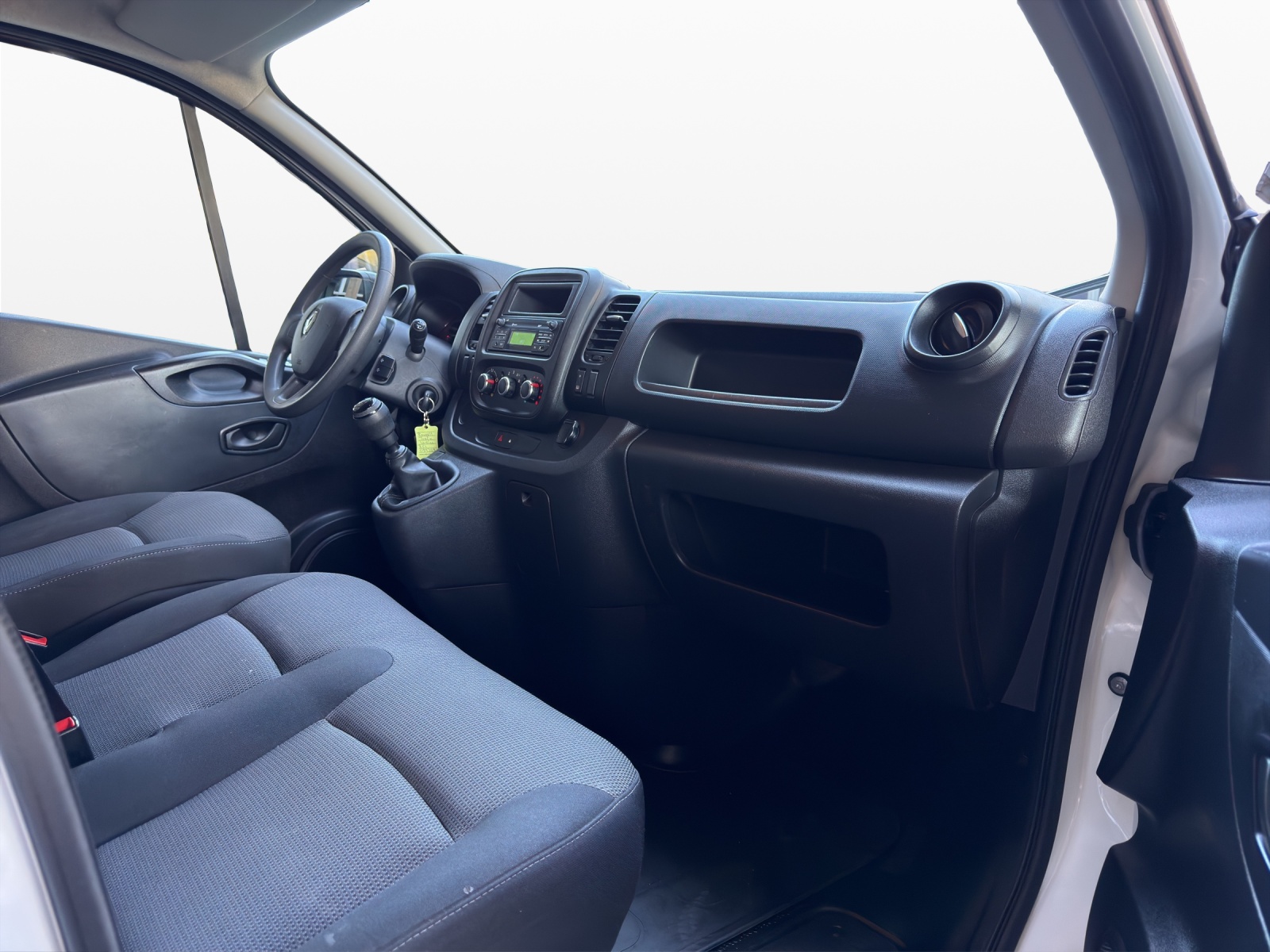 RENAULT Trafic 2.0 Energy dCi 120 3.0t Access L1H1-image-17
