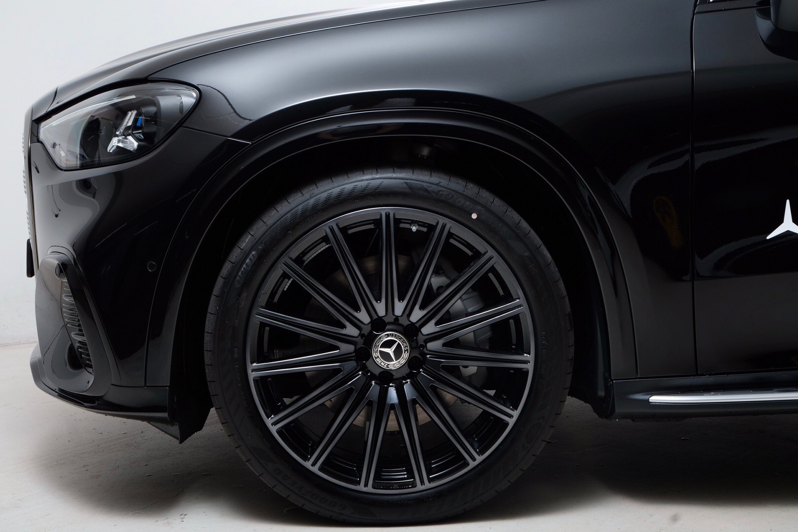 MERCEDES-BENZ GLC 400 4MATIC 94 kWh EQ-showroom-element-2