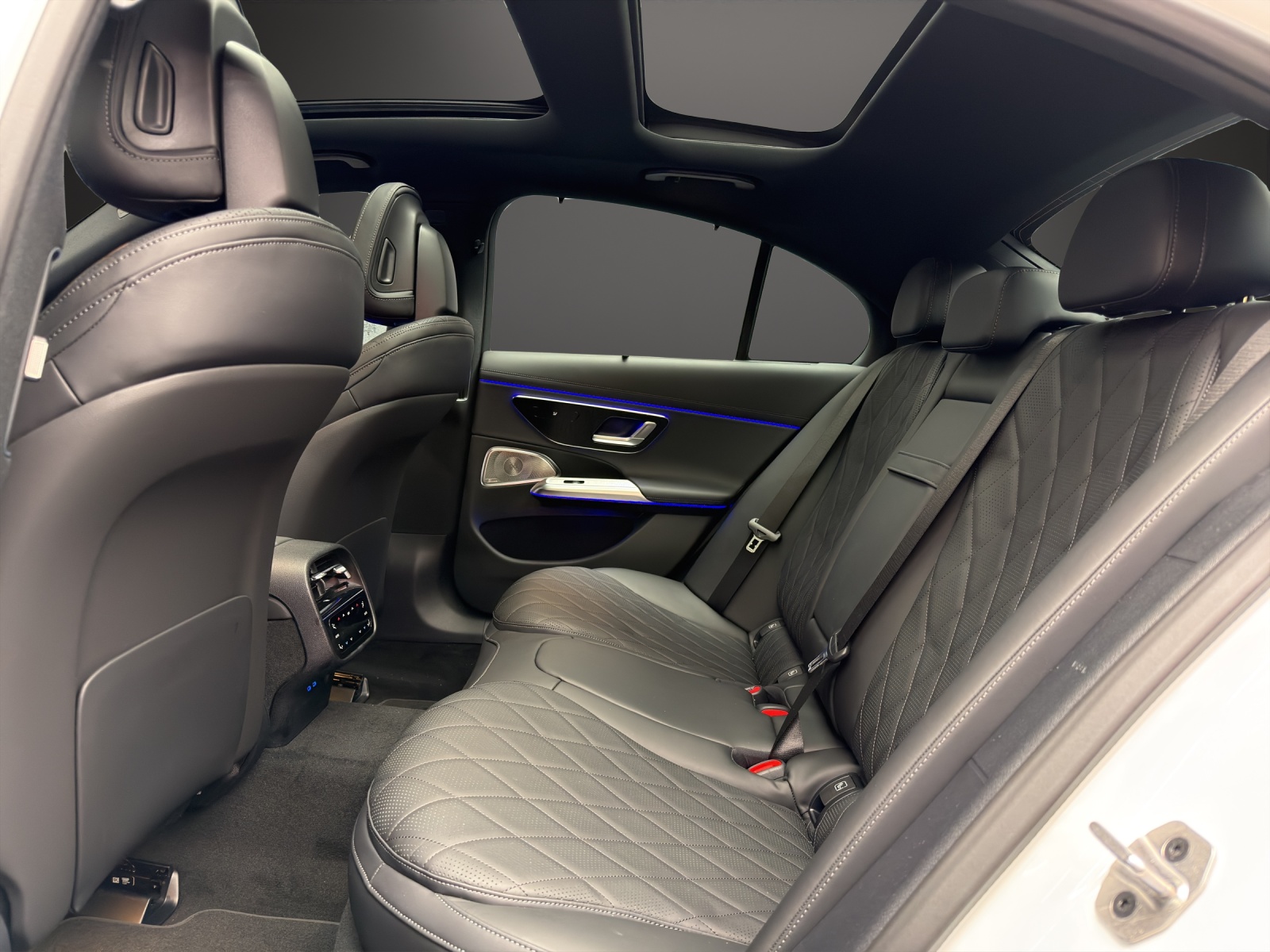 MERCEDES-BENZ E 450 d 4MATIC Limousine-image-10