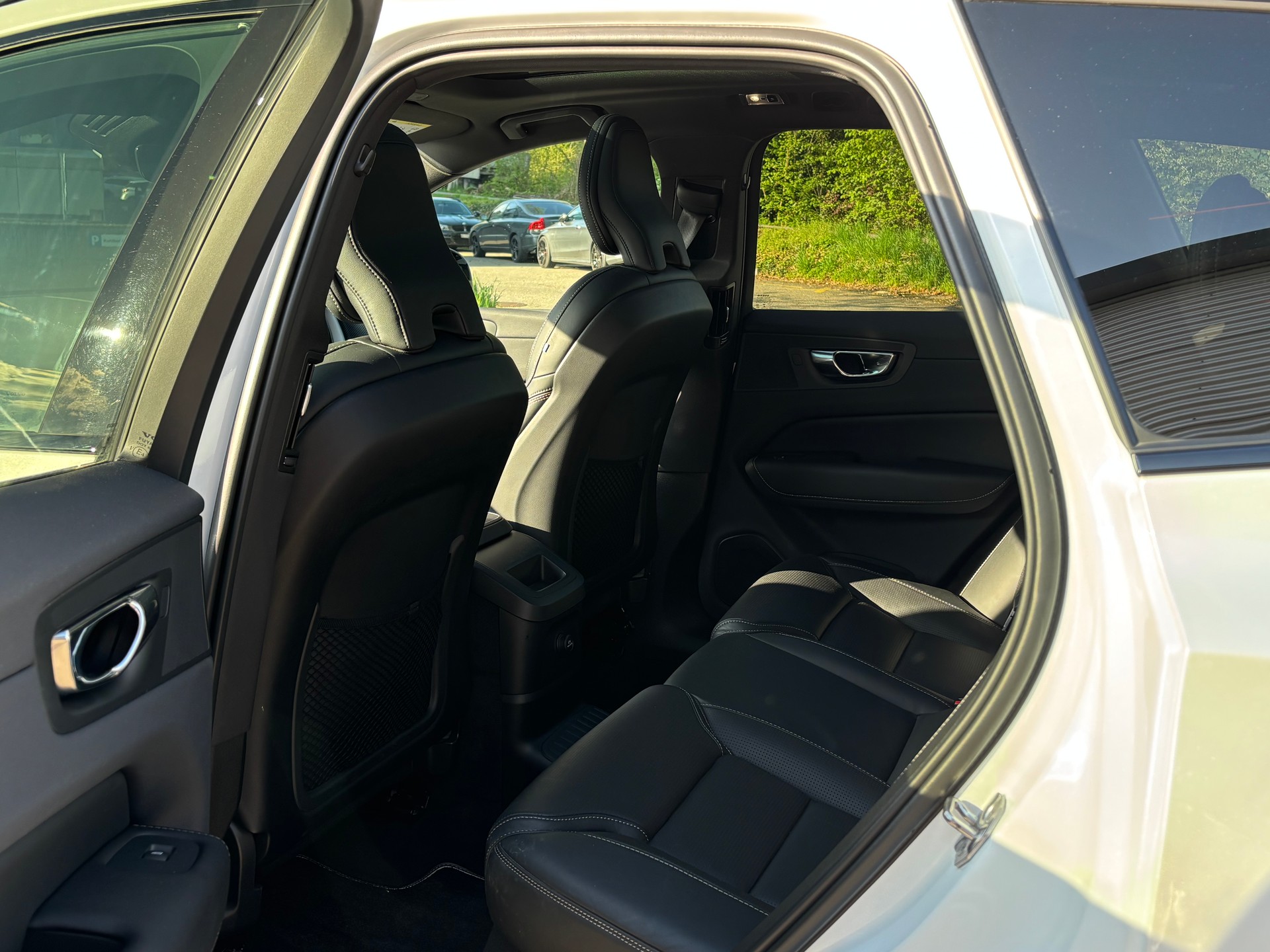 VOLVO XC60 2.0 T8 TE R-Design eAWD-image-11