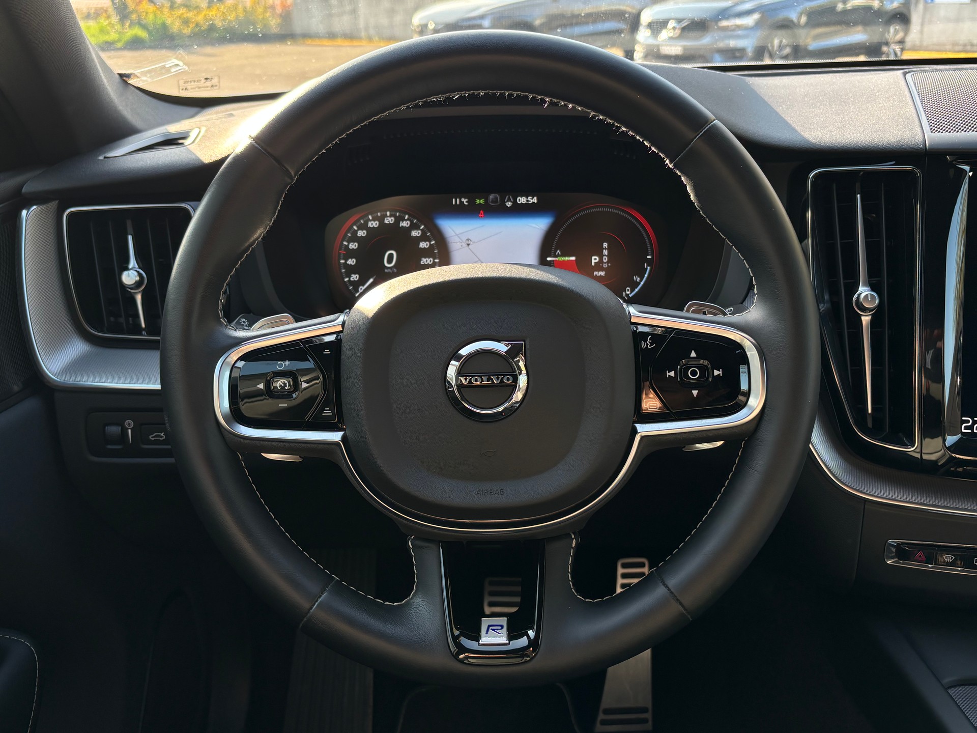 VOLVO XC60 2.0 T8 TE R-Design eAWD-image-17