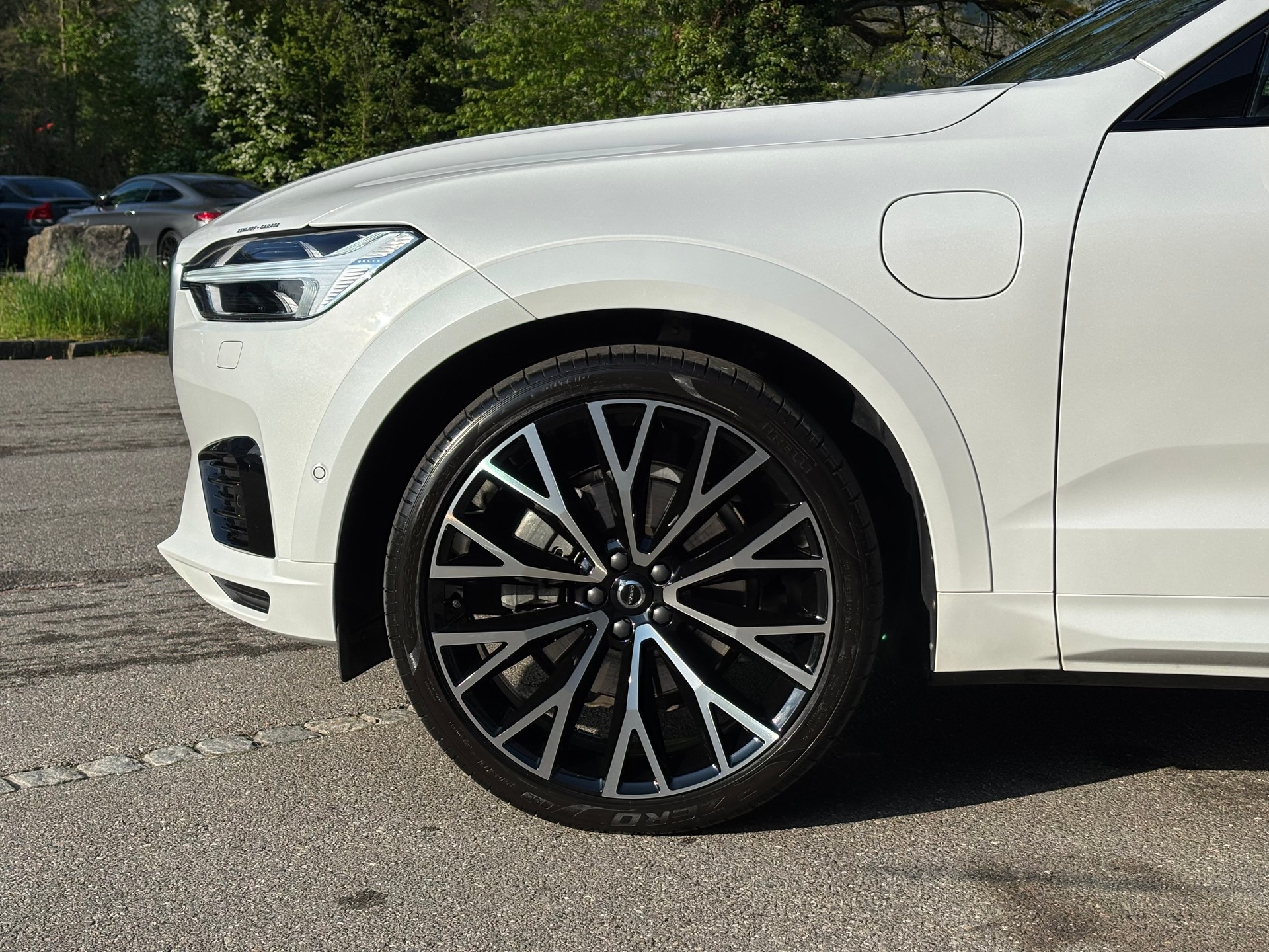 VOLVO XC60 2.0 T8 TE R-Design eAWD-showroom-element-1