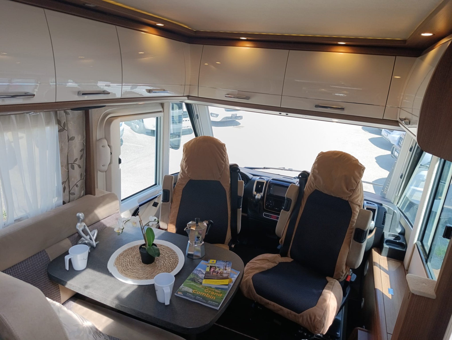 CARTHAGO 141 LE *** Die Super-Leichtgewicht“-Klasse Weltmeister und ***das Kürze Wunder mit 6.65m***-showroom-element-1