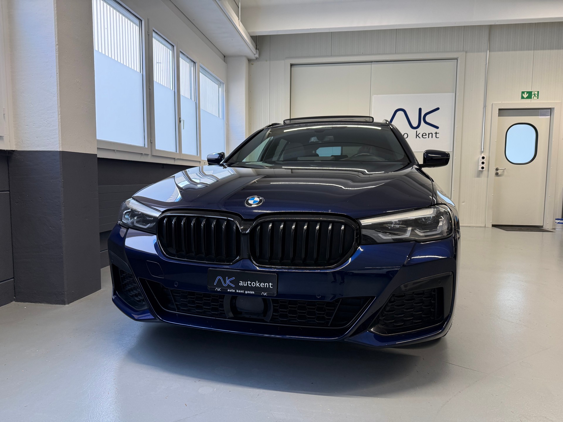 BMW 540d xDrive 48V Touring M Sport Steptronic-showroom-element-1