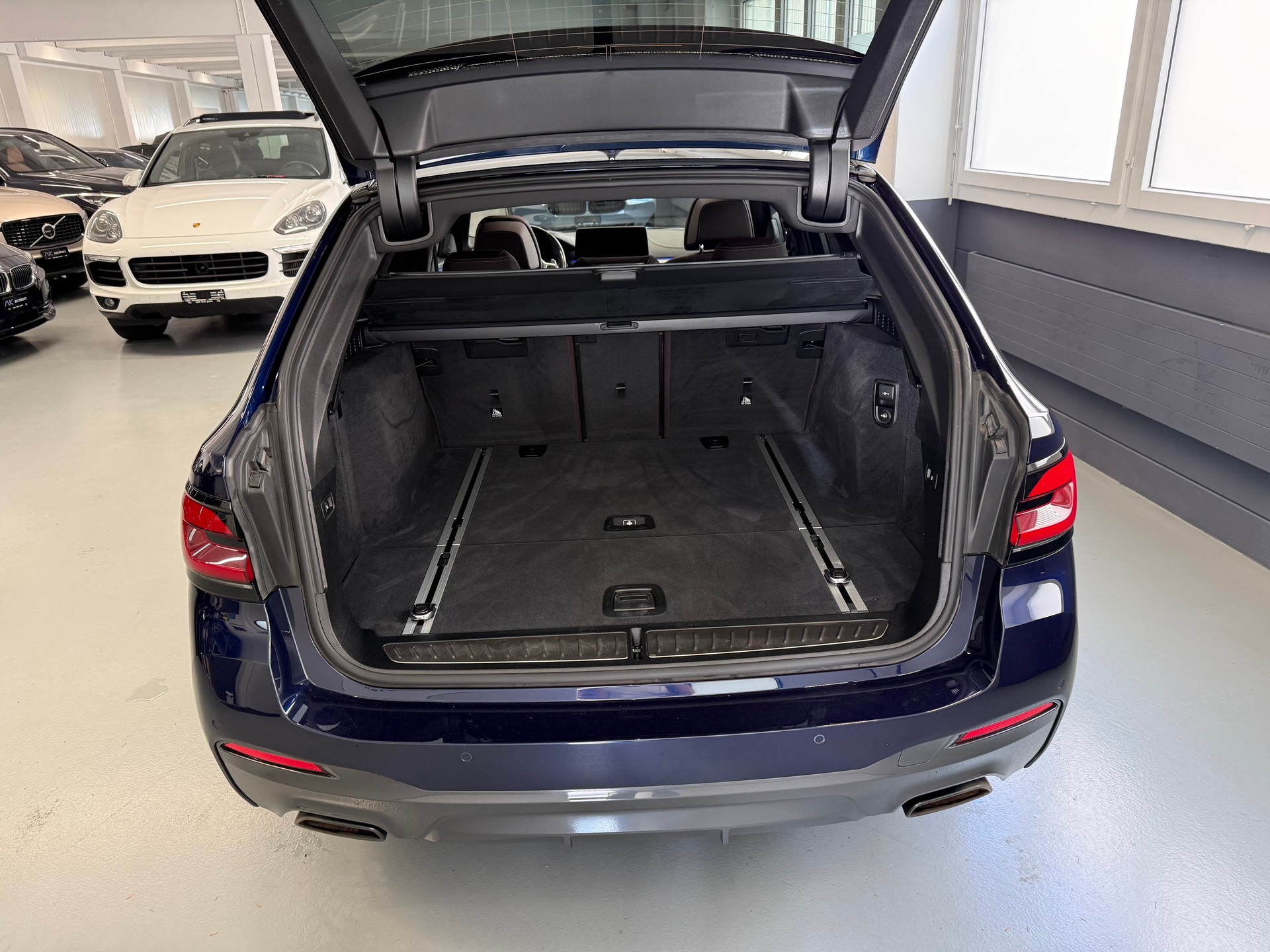 BMW 540d xDrive 48V Touring M Sport Steptronic-image-5