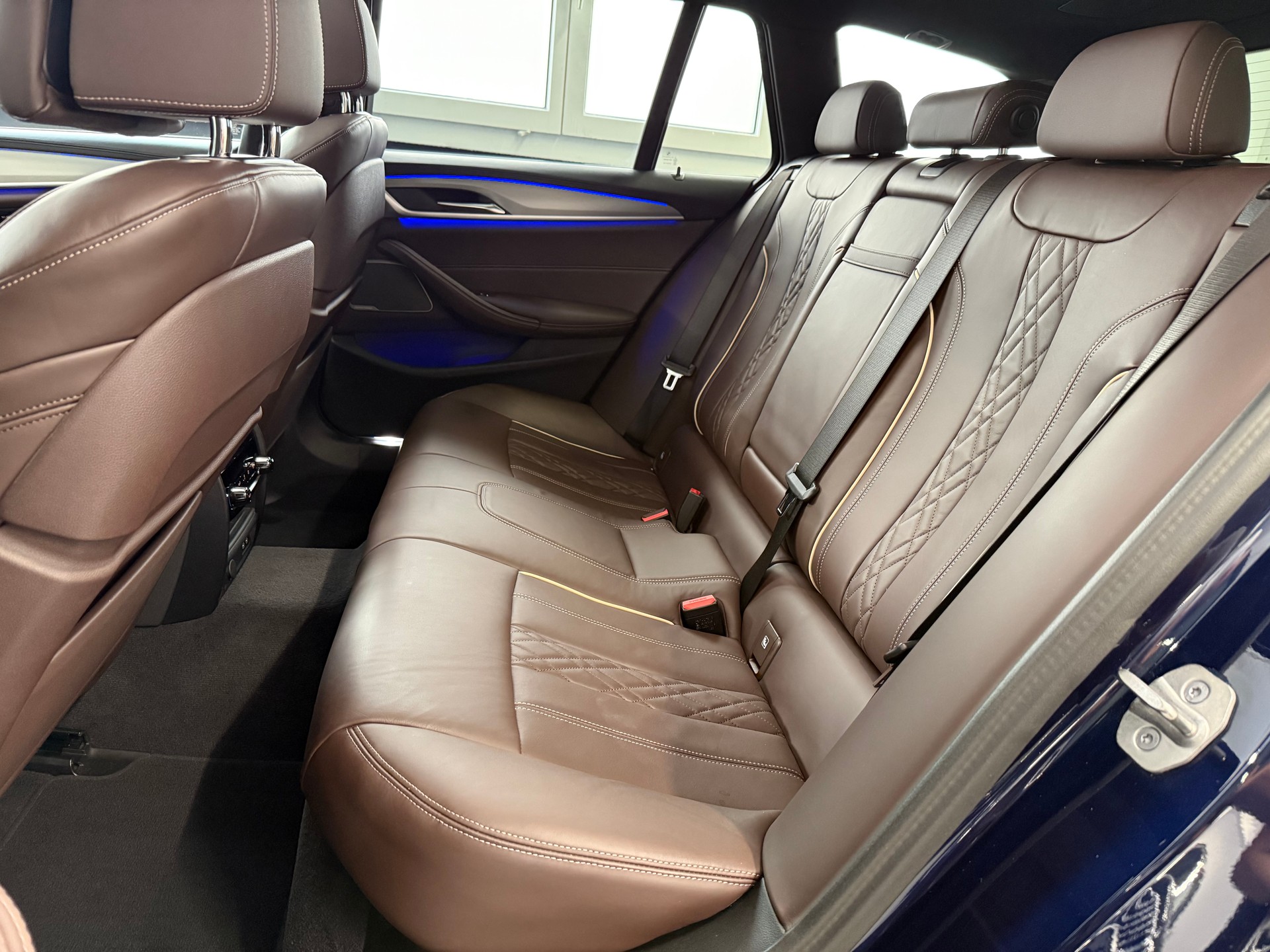 BMW 540d xDrive 48V Touring M Sport Steptronic-image-23