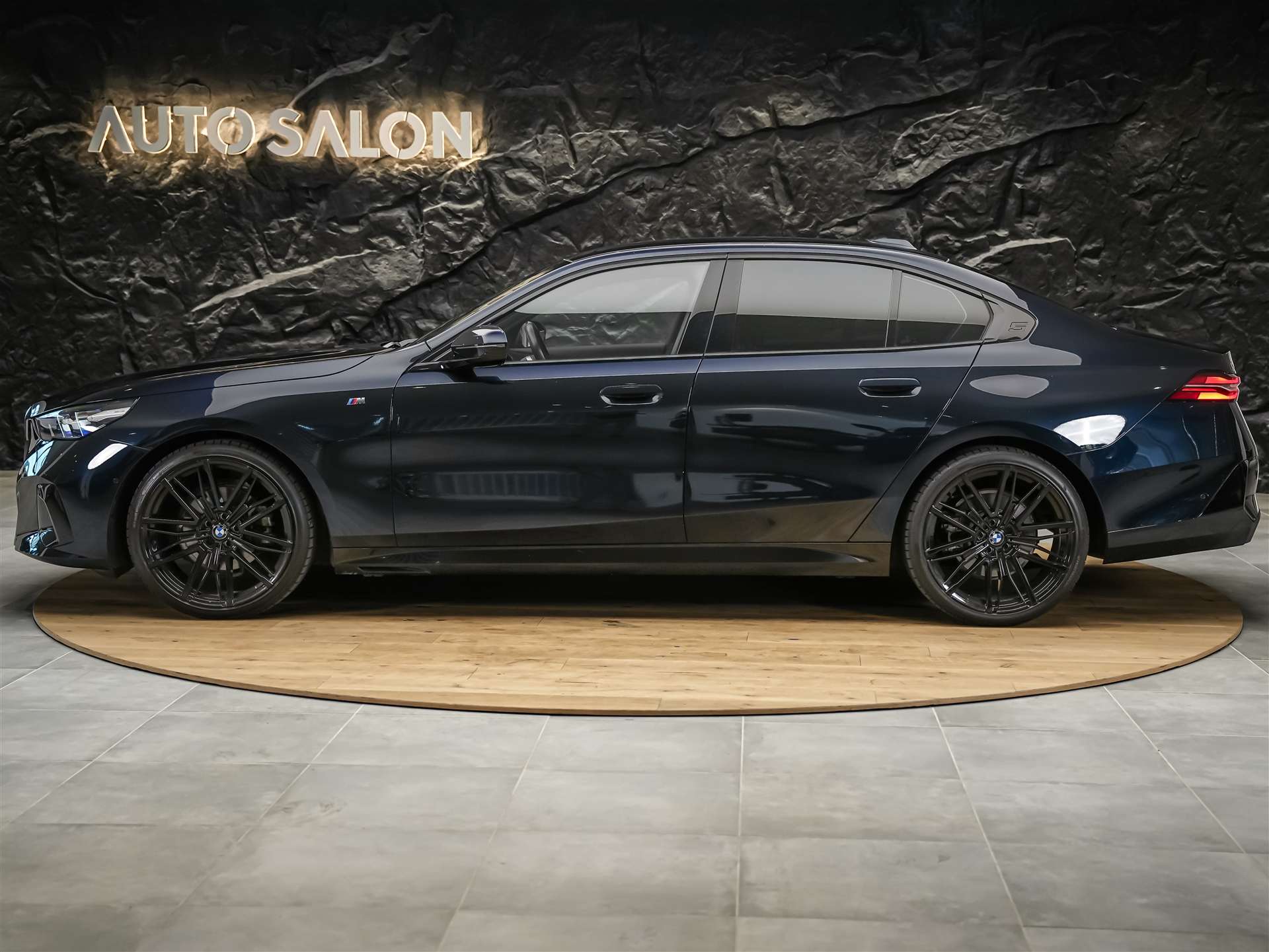BMW 520d M Sport Steptronic *Werksgarantie*21" Felgen*Driving Assistent Plus*-showroom-element-2