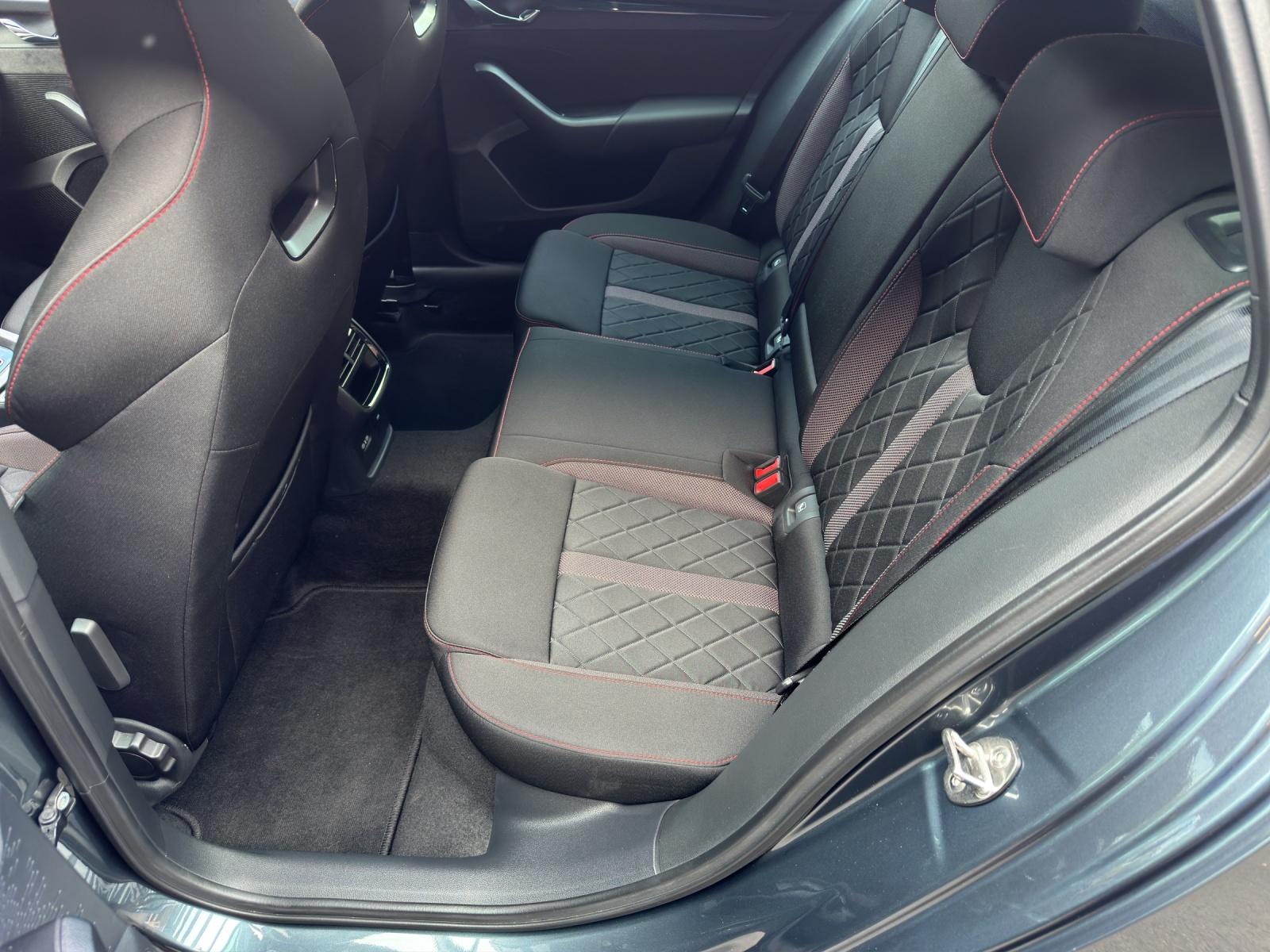 SKODA Octavia Combi 2.0 TSI RS DSG-image-9