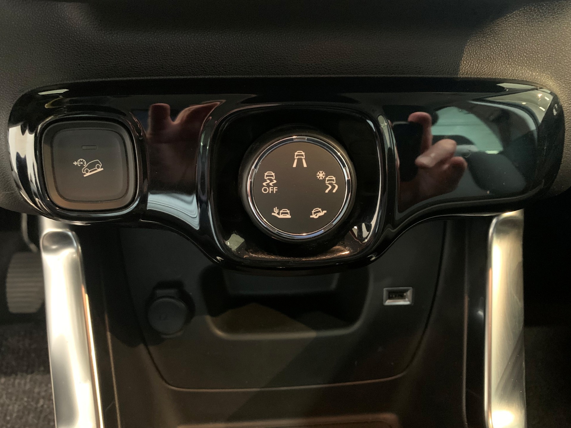 CITROEN C3 Aircross 1.2i PureTech Swiss Edition-image-12