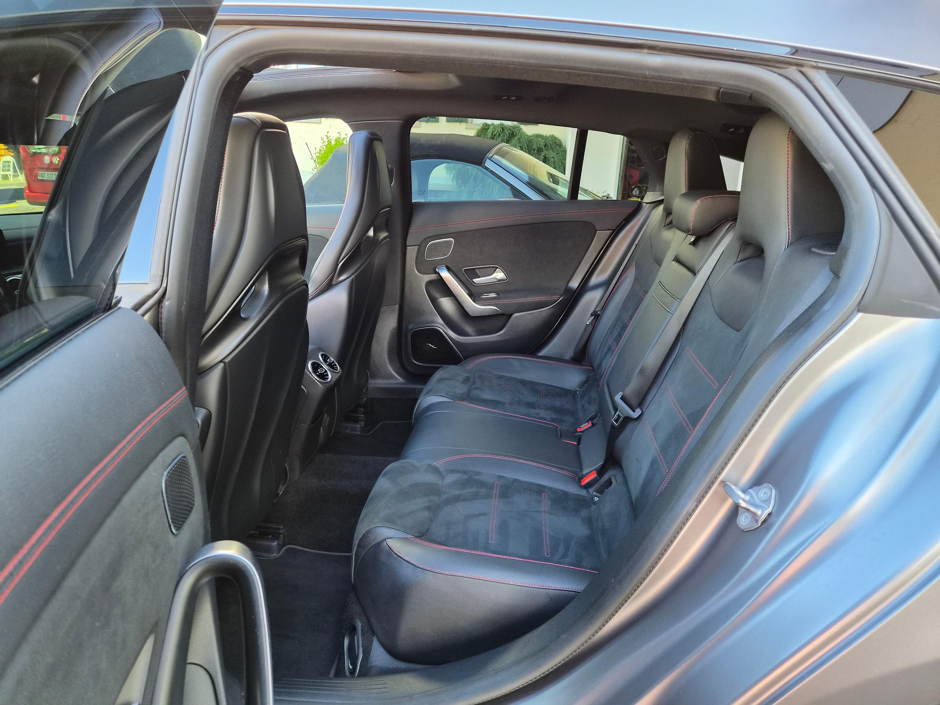 MERCEDES-BENZ CLA 35 AMG 4matic Shooting Brake-image-15