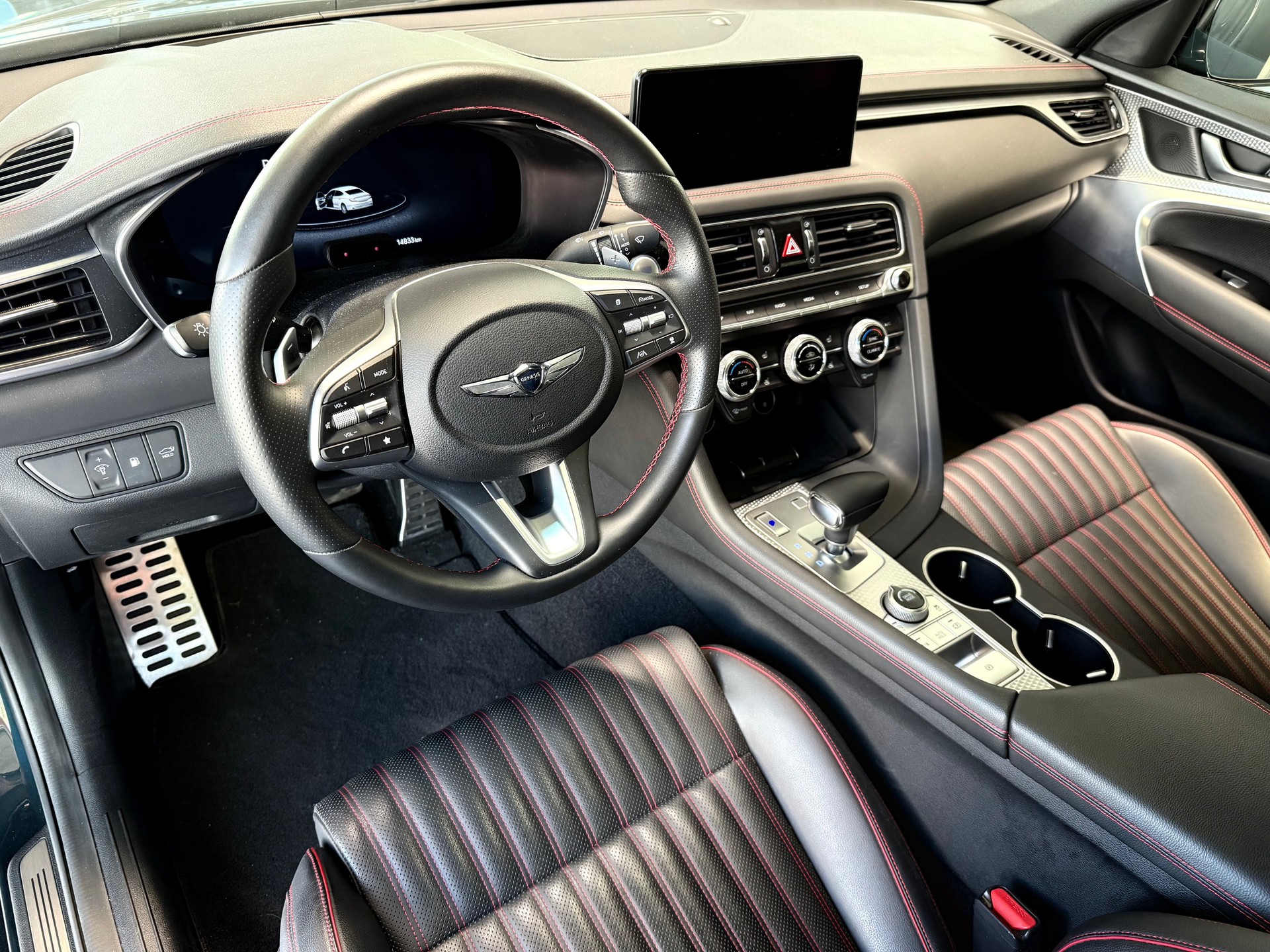 GENESIS G70 2.0 TGDI Sport AT8 AWD-image-9