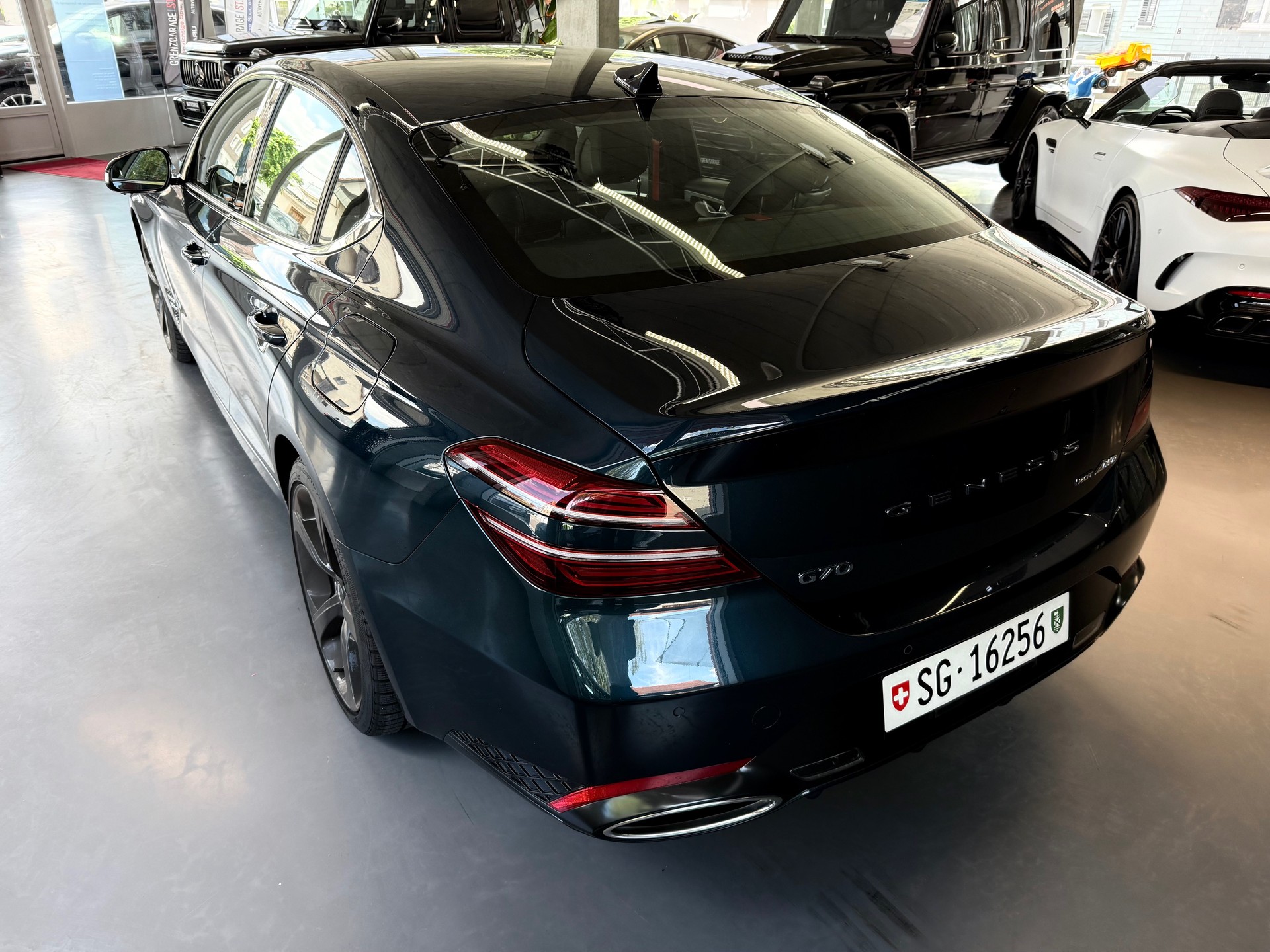 GENESIS G70 2.0 TGDI Sport AT8 AWD-image-4