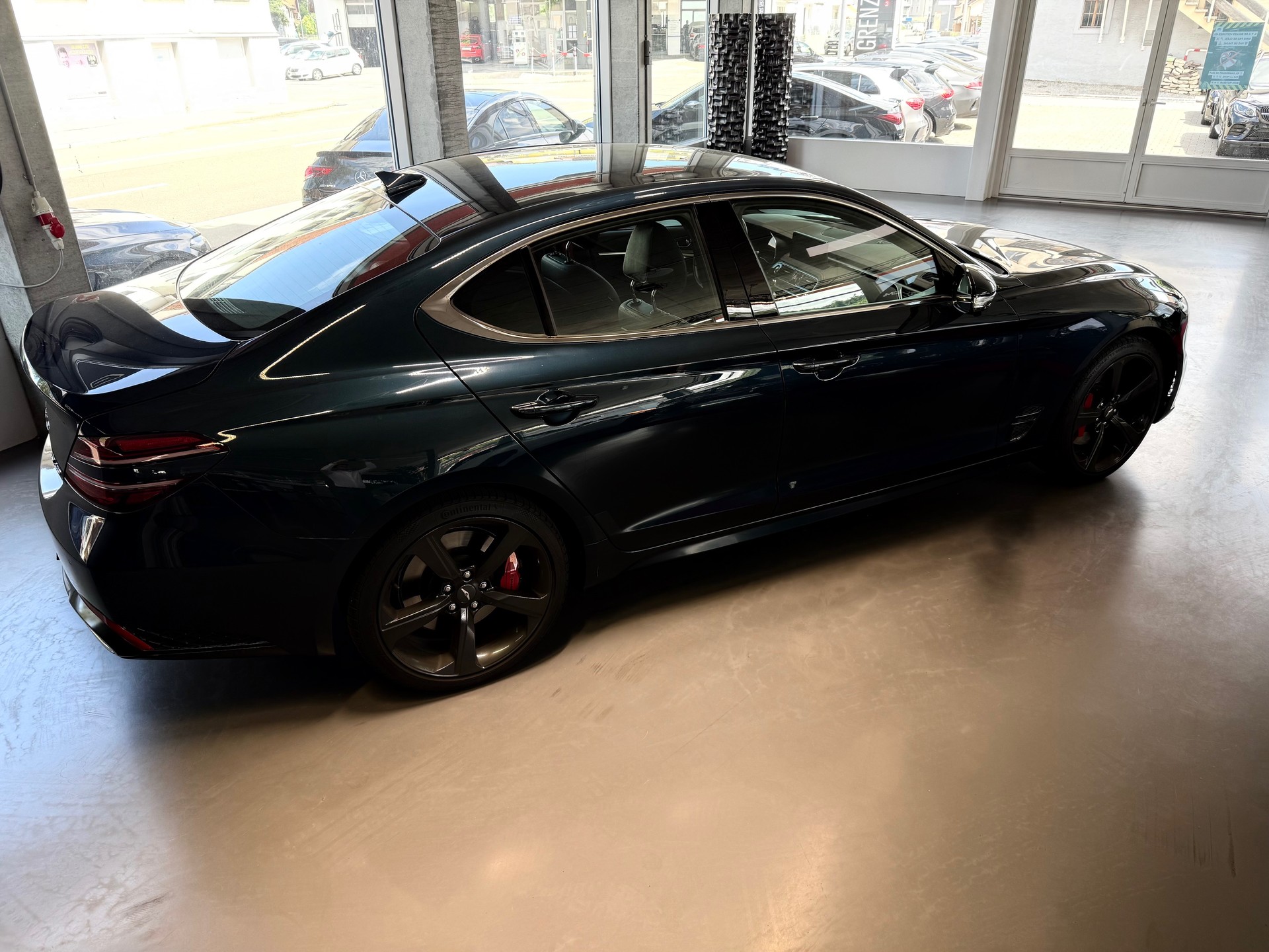 GENESIS G70 2.0 TGDI Sport AT8 AWD-image-6