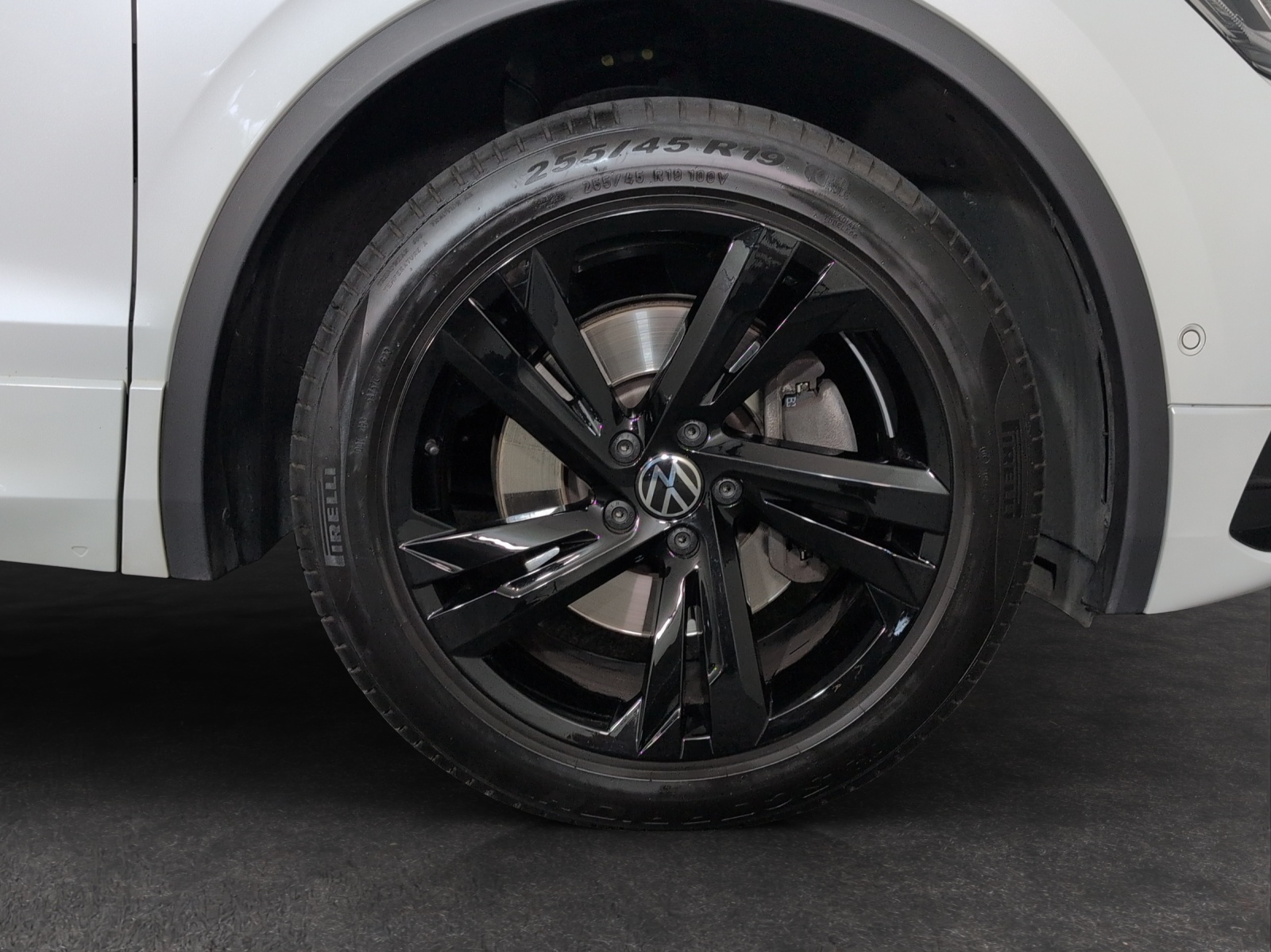 VW Tiguan 2.0TSI R-Line 4Motion DSG-image-4