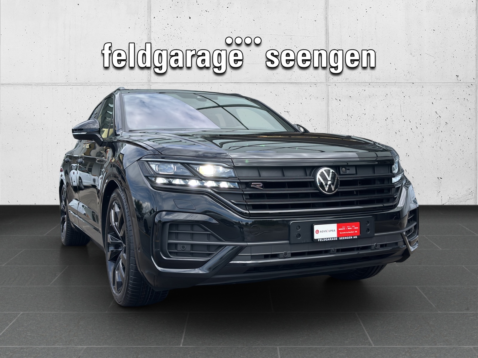 VW Touareg 3.0 TDI R Line Tiptronic mit AHK, Allradlenkung, Standheizung & Winterräder-showroom-element-2