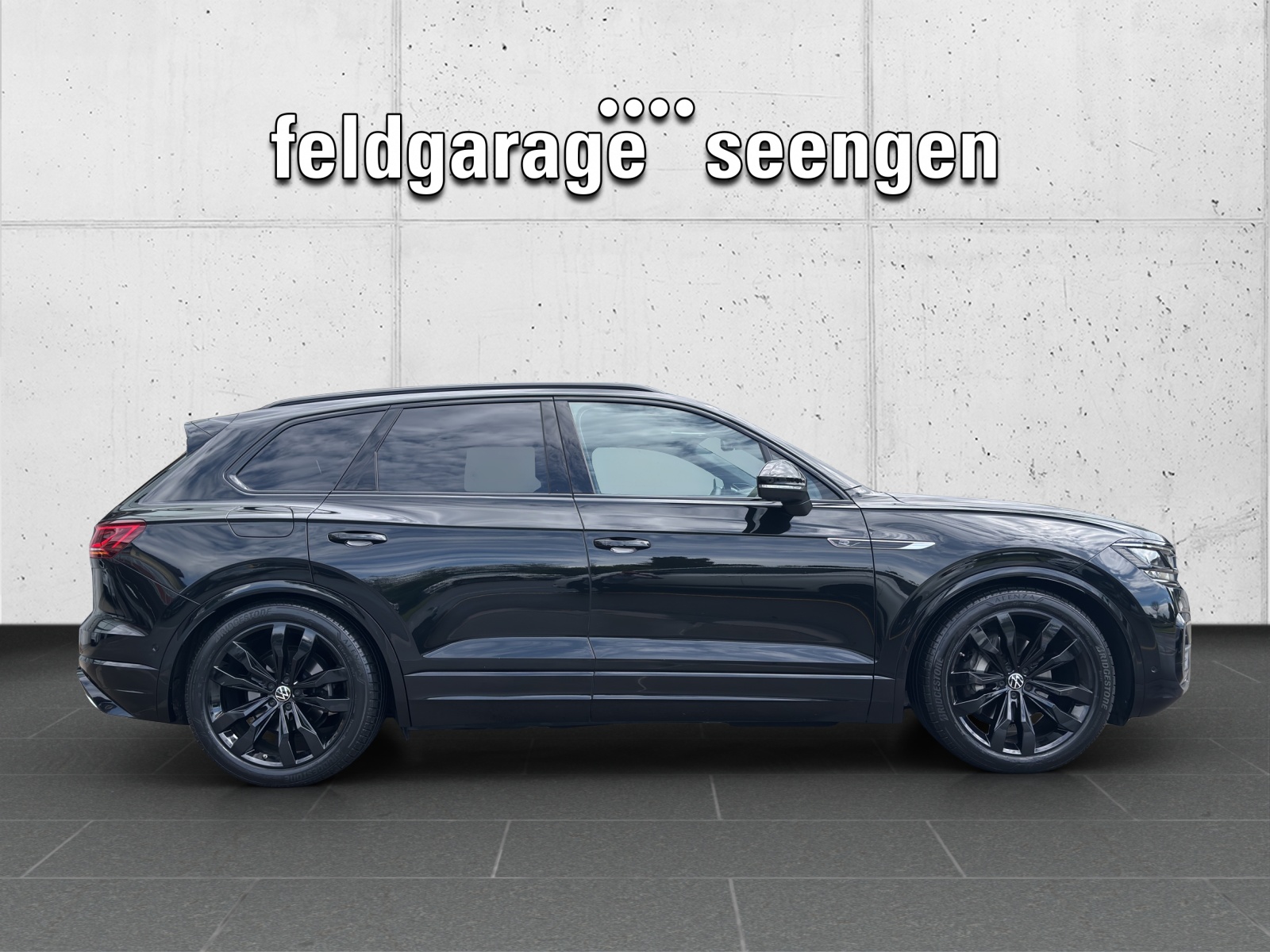 VW Touareg 3.0 TDI R Line Tiptronic mit AHK, Allradlenkung, Standheizung & Winterräder-showroom-element-3