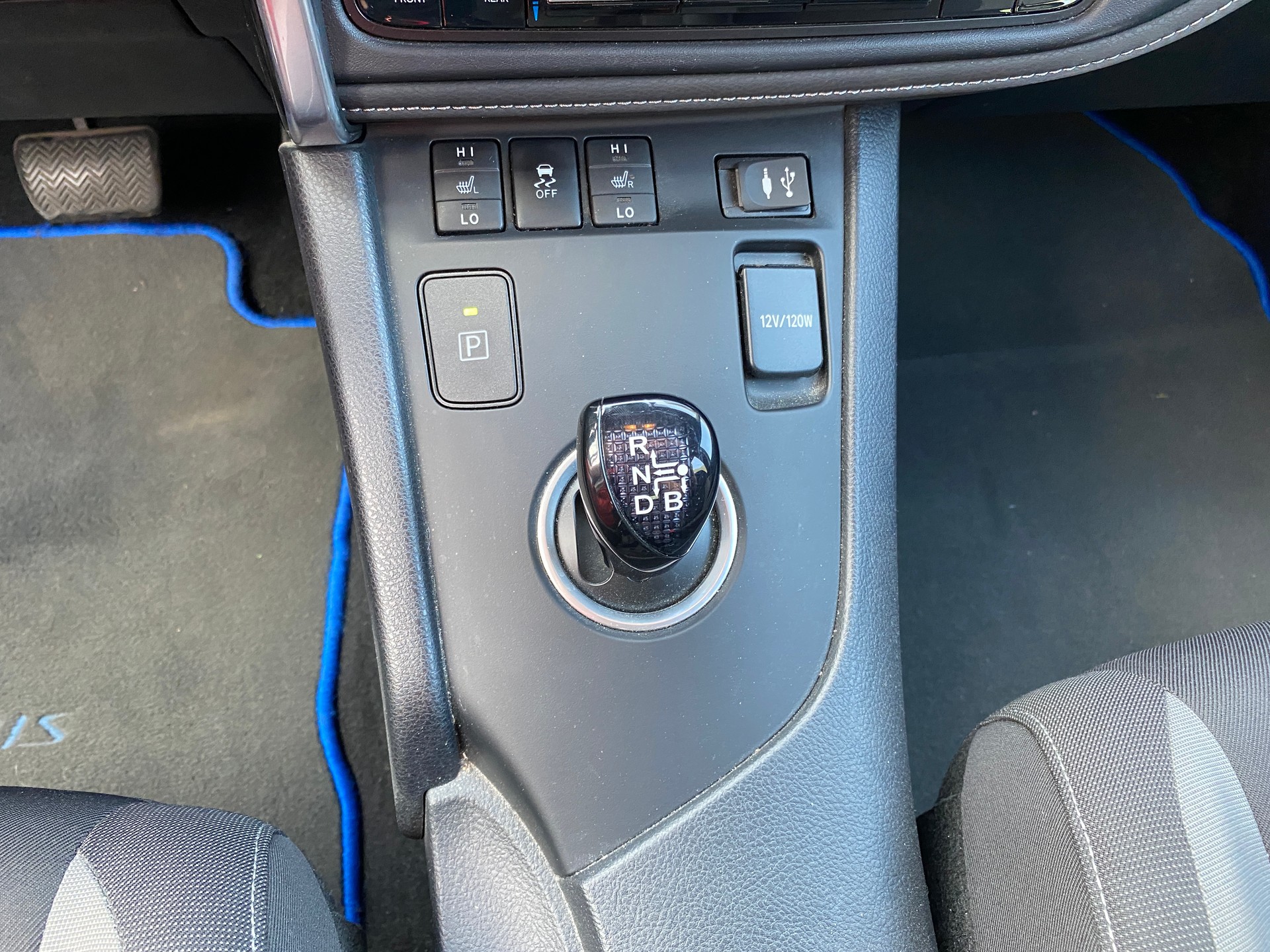 TOYOTA Auris 1.8 HSD Trend-image-7