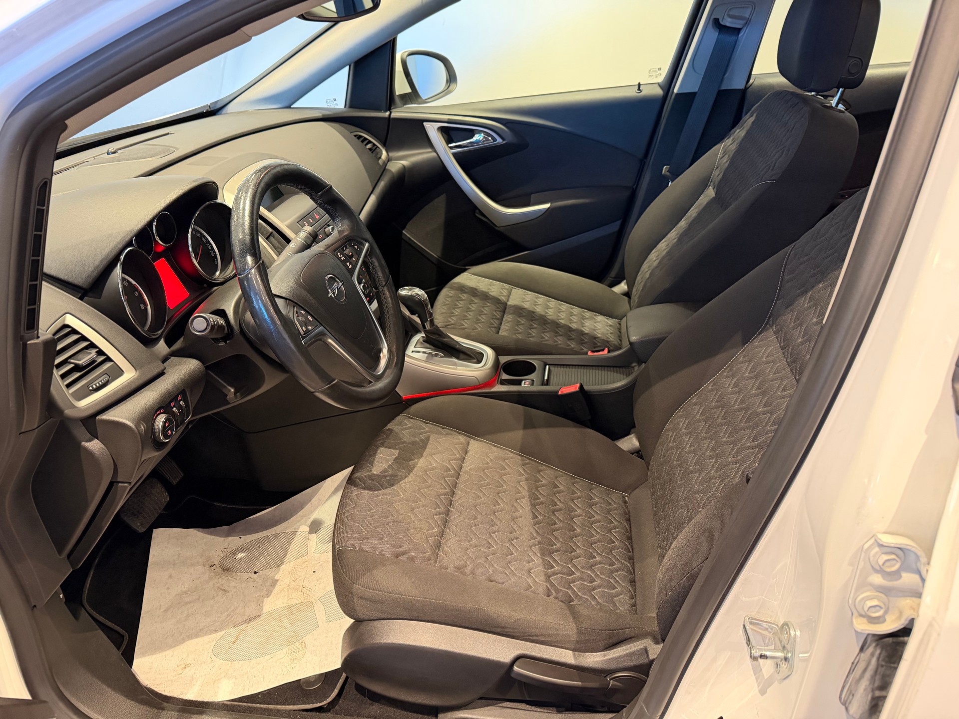 OPEL Astra 1.4 T 140 eTEC Cosmo-image-9